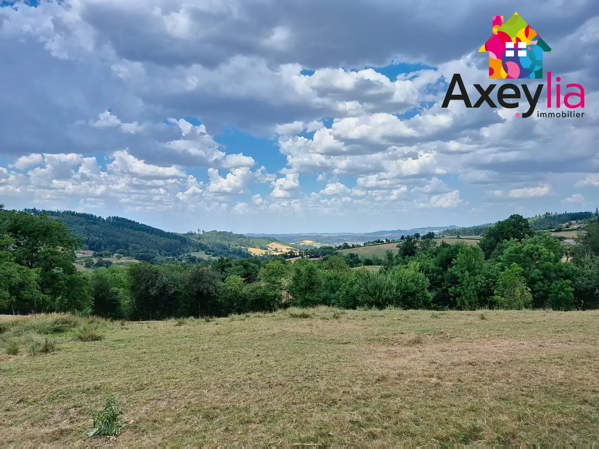 Ferme en pierre à restaurer à Ecoché près de Chauffailles - Terrain et dépendances 