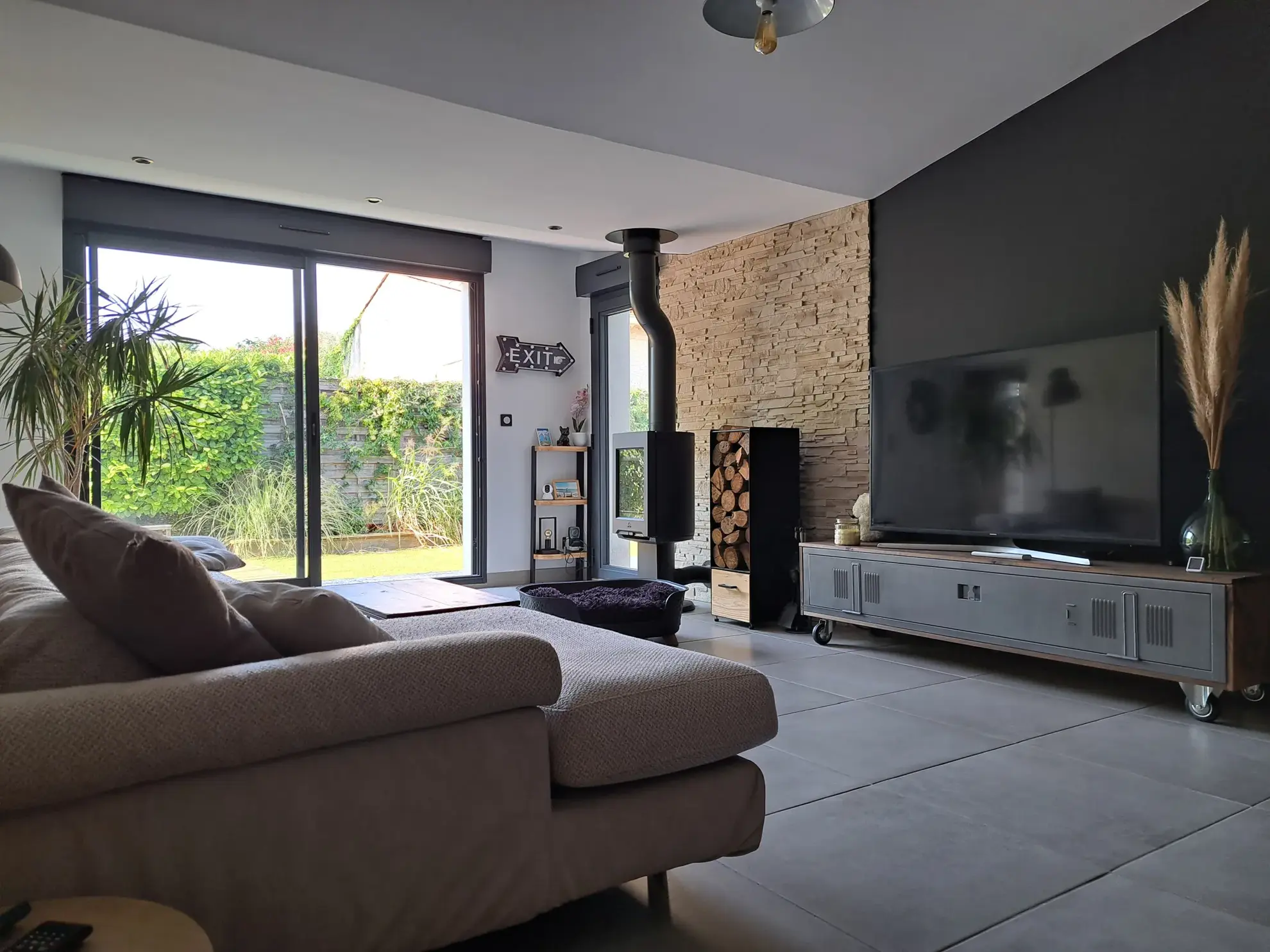 Belle maison avec piscine, garage et espace extérieur à Modène 