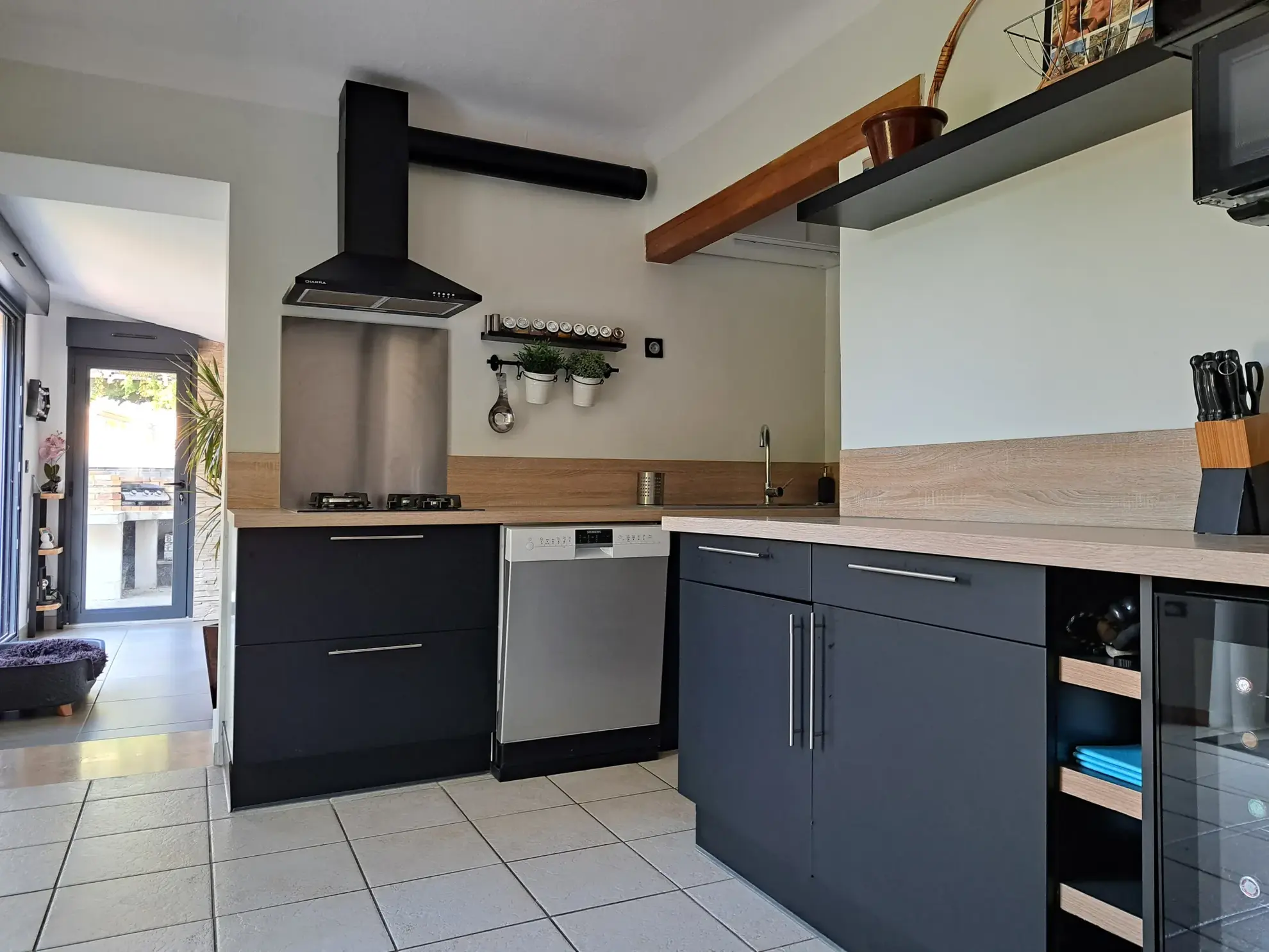 Belle maison avec piscine, garage et espace extérieur à Modène 