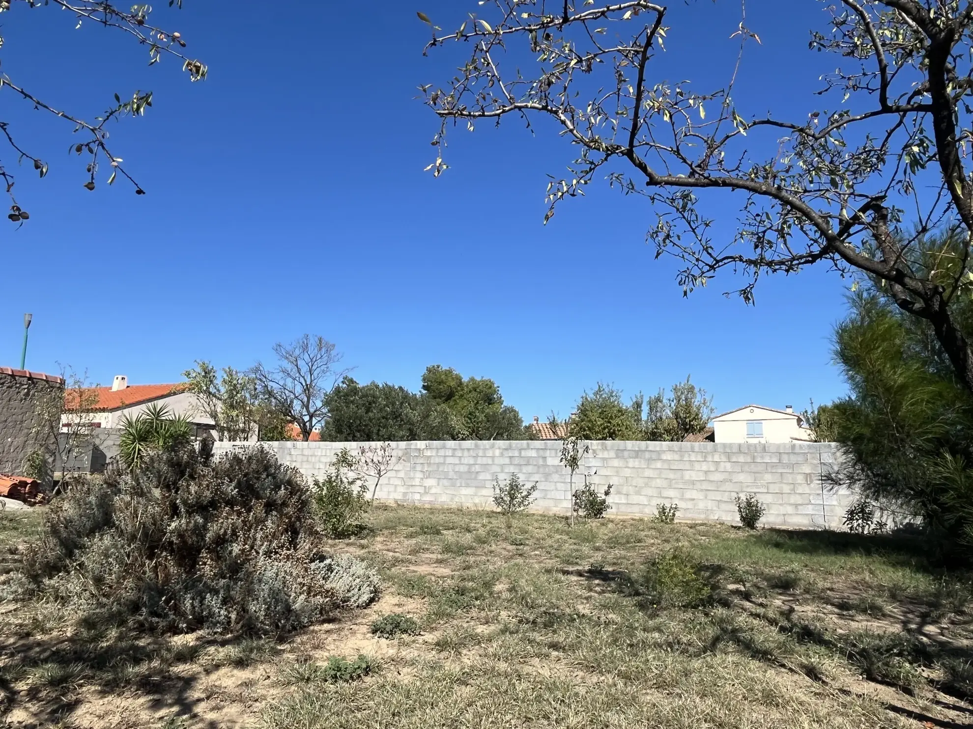 Terrain constructible de 300m² à vendre au Boulou dans un quartier calme 