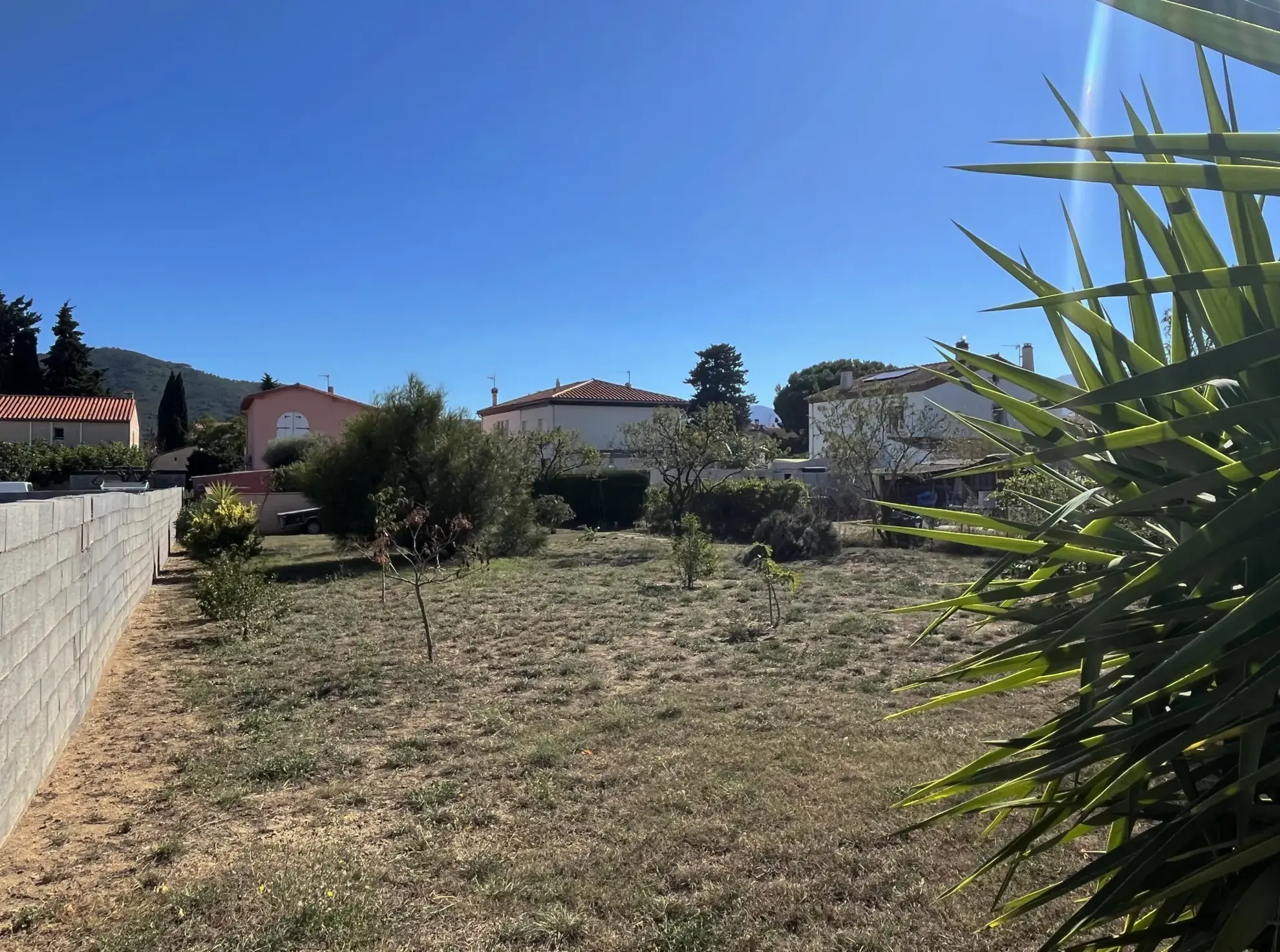 Terrain constructible de 300m² à vendre au Boulou dans un quartier calme 