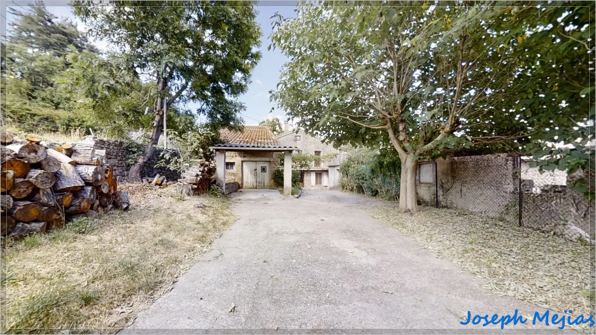 Maison individuelle en campagne avec dépendance, garage et jardin à Saint Apollinaire de Rias 
