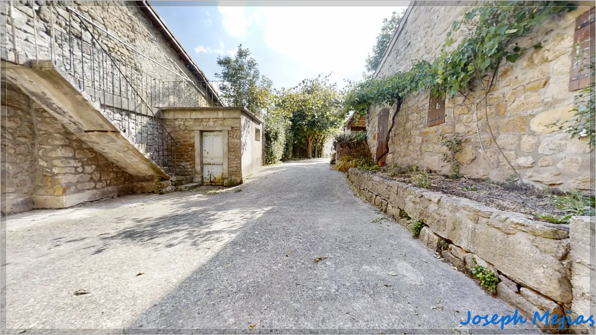 Maison individuelle en campagne avec dépendance, garage et jardin à Saint Apollinaire de Rias 