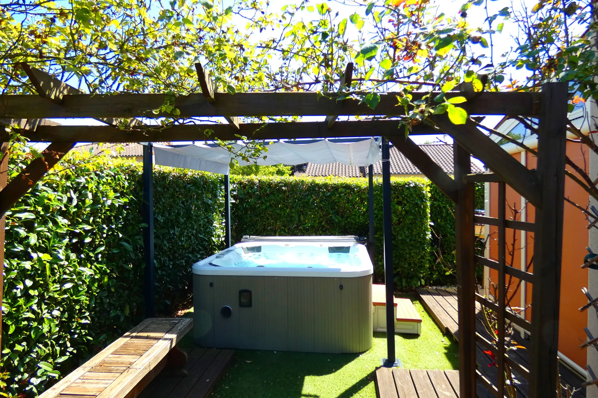 Belle maison à Aurillac avec spa, garage et véranda, construite en 2007 