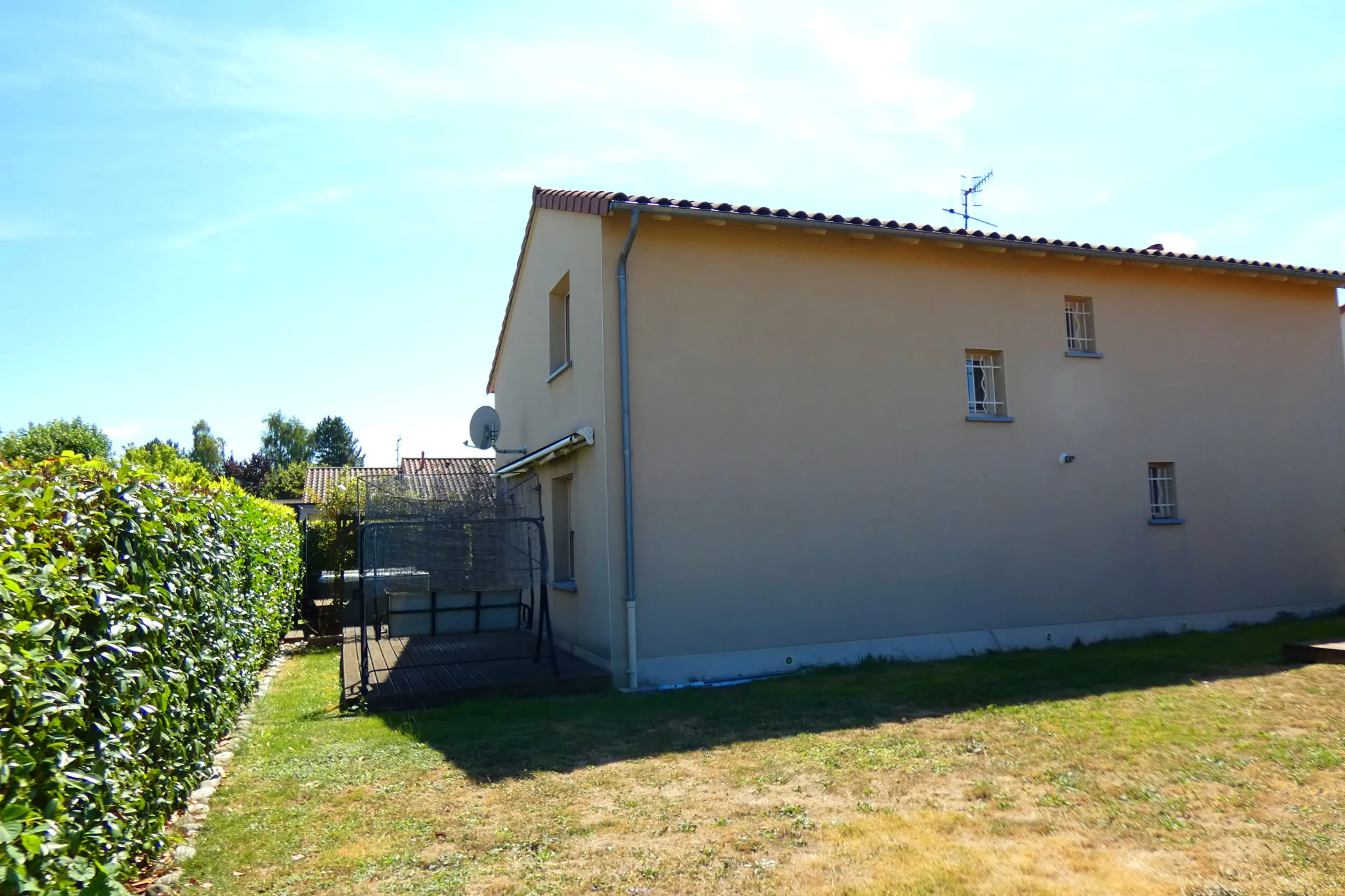 Belle maison à Aurillac avec spa, garage et véranda, construite en 2007 