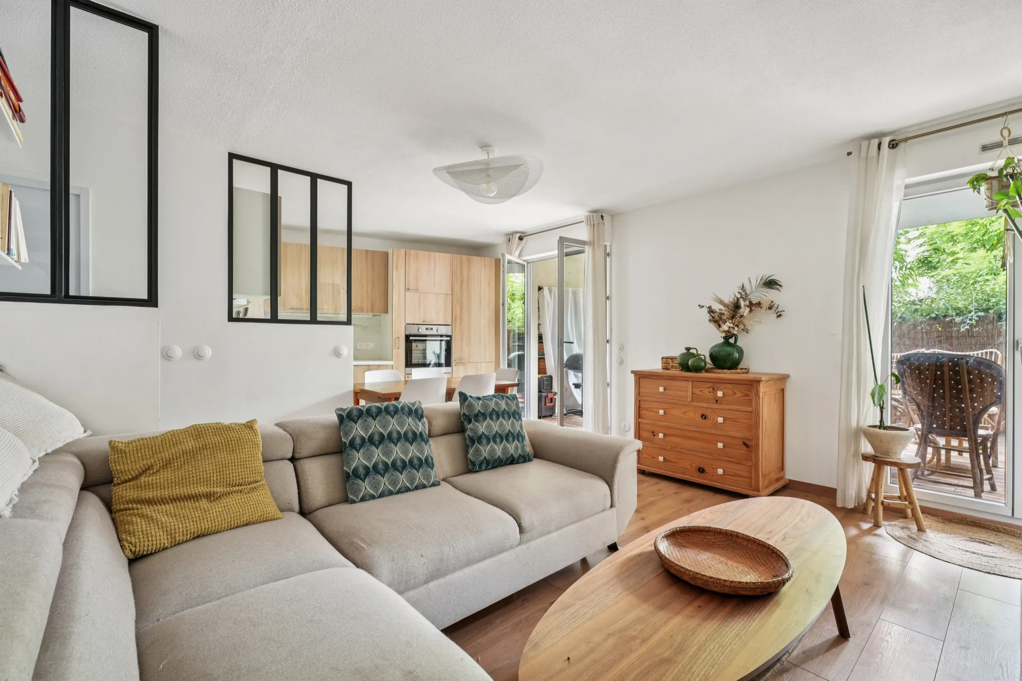 Appartement T2 avec jardin et deux terrasses à Lyon 8, proche métro