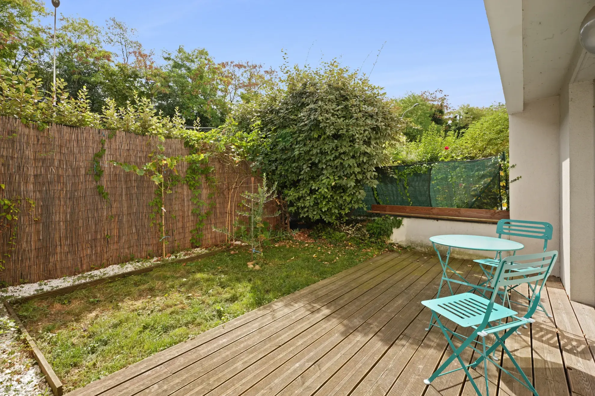 Appartement T2 avec terrasse et jardinet à Lyon 8 – Rénové, proche transports et commodités