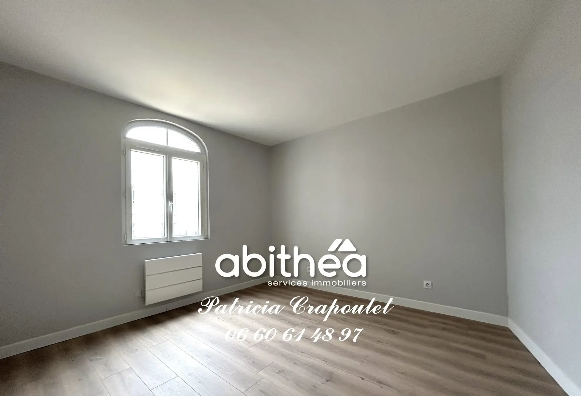 Maison de ville rénovée à Angoulême avec jardin et dépendances 