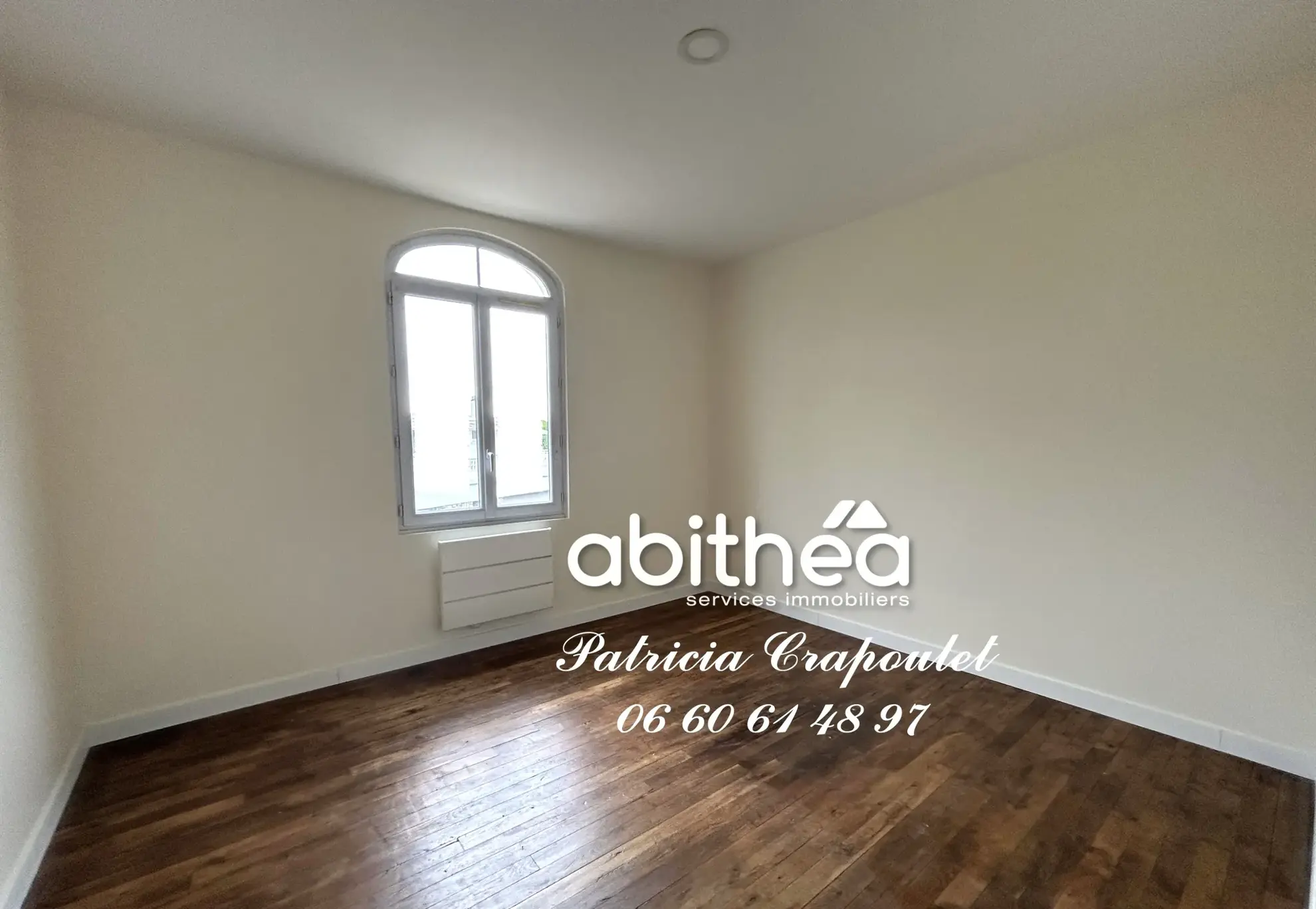 Maison de ville rénovée à Angoulême avec jardin et dépendances 