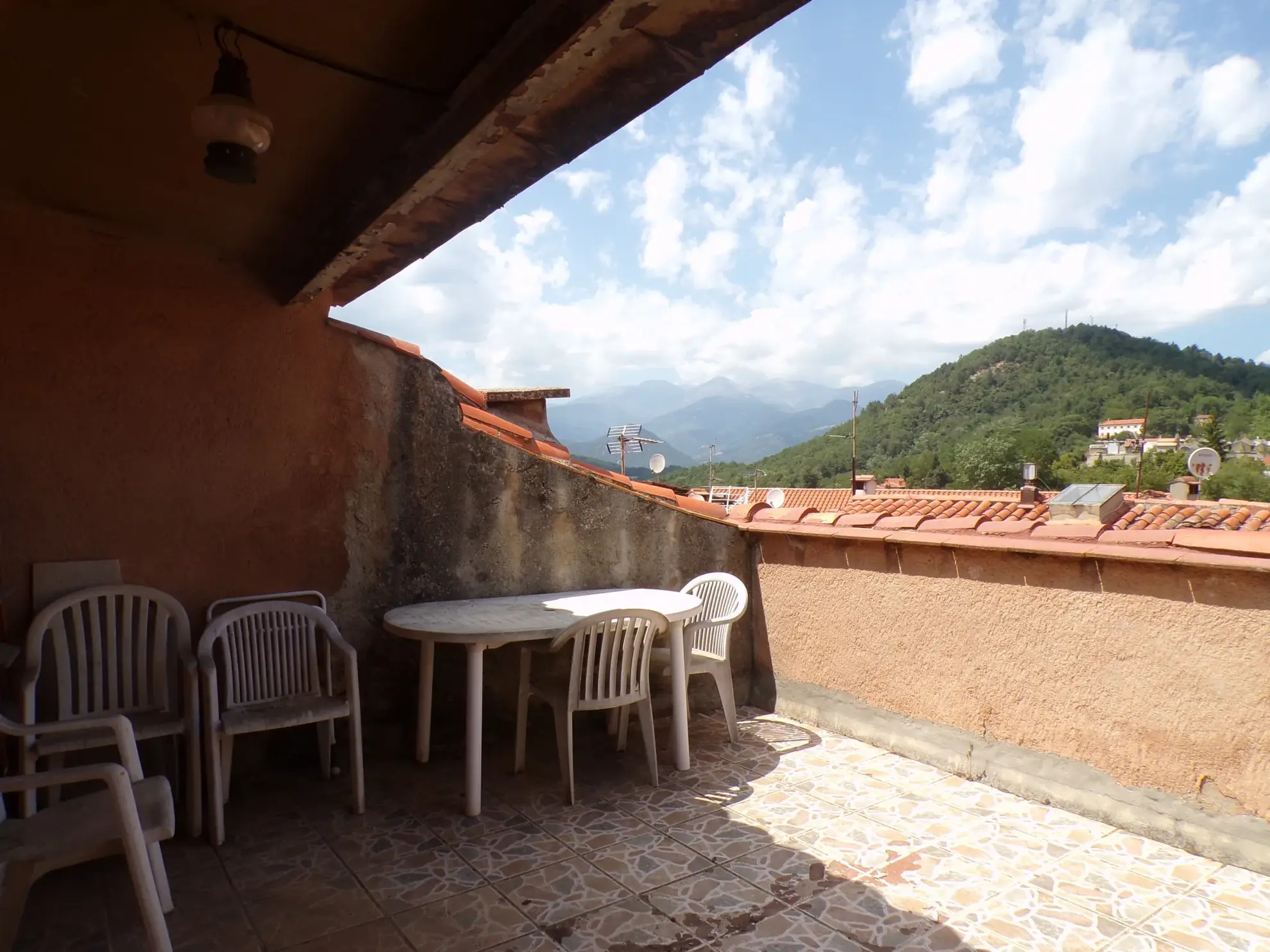 Maison de village avec appartement et vue sur le Canigou à rénover à Saint Laurent de Cerdans 
