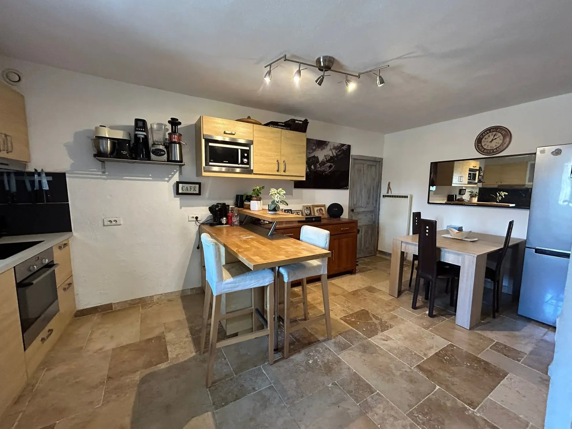 Maison de village en pierre avec vue sur le Rhône à Vallabrègues 