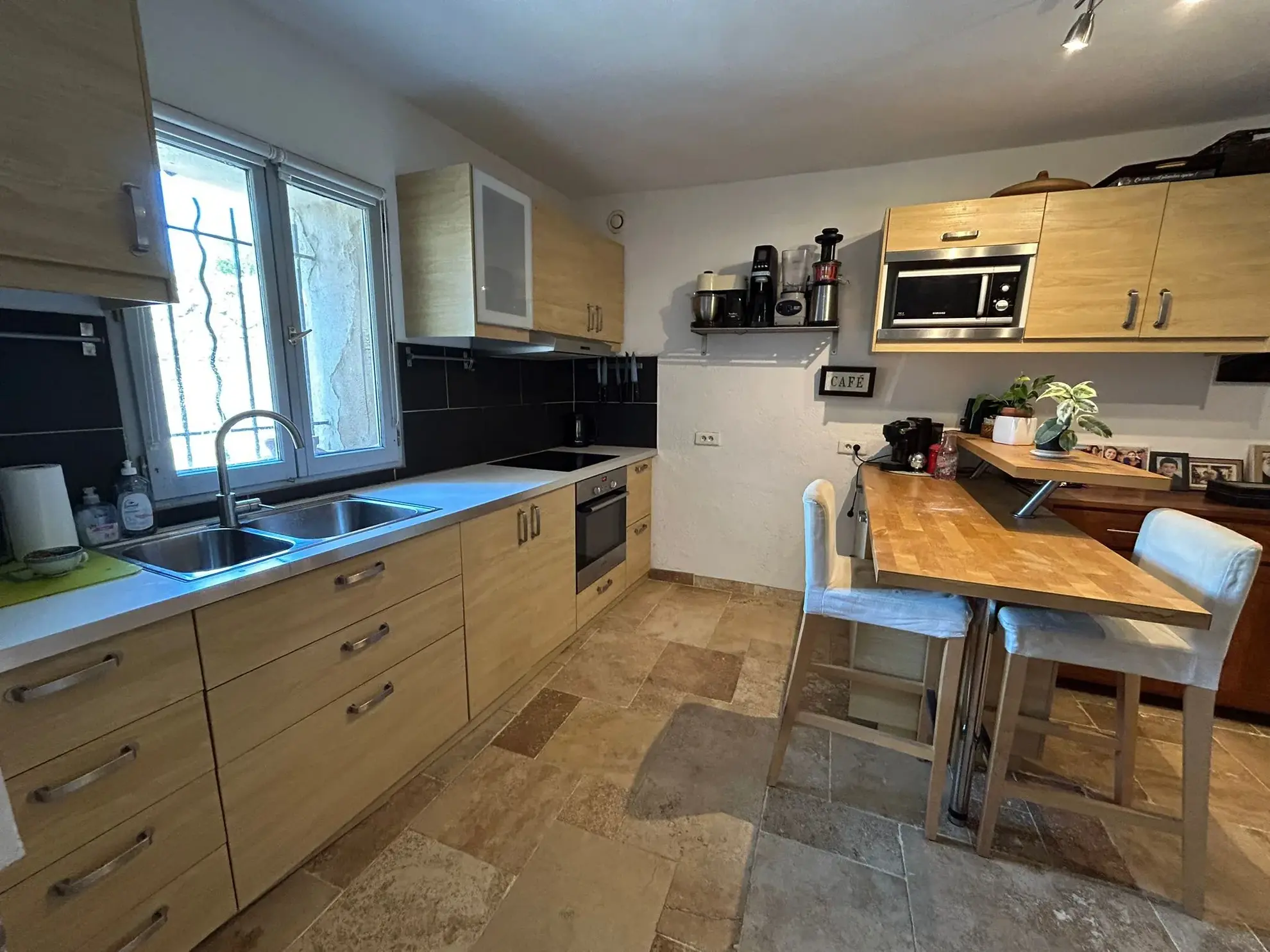 Maison de village en pierre avec vue sur le Rhône à Vallabrègues 