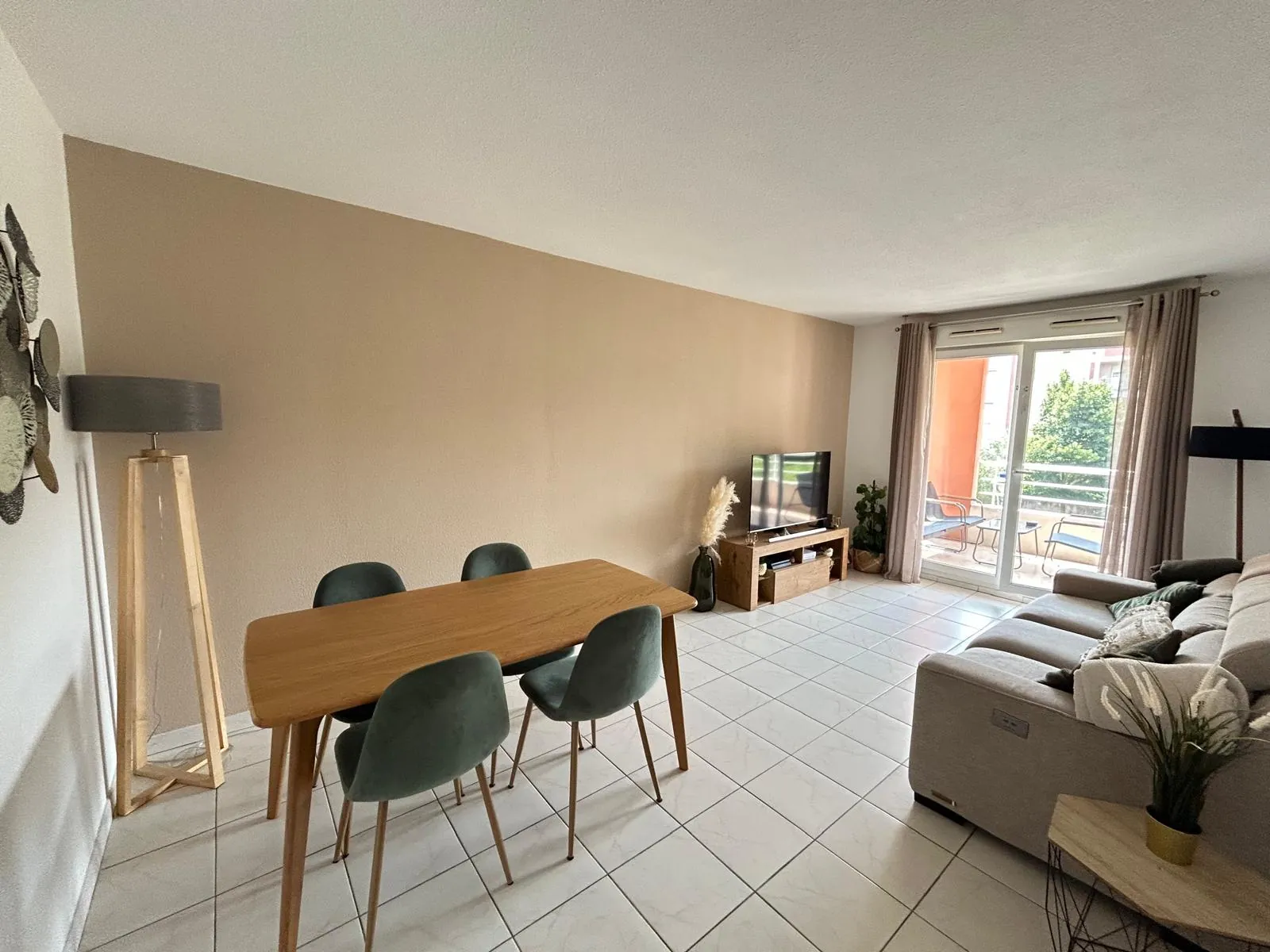 Bel appartement 3 pièces de 64 m² avec terrasse et parking à Saint-André-de-la-Roche 
