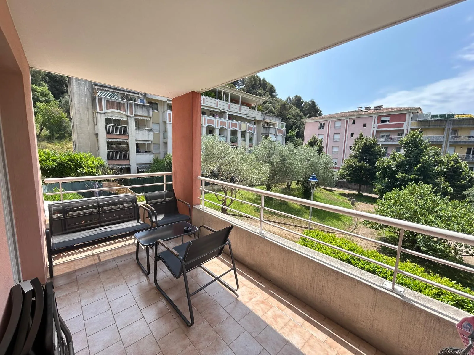 Bel appartement 3 pièces de 64 m² avec terrasse et parking à Saint-André-de-la-Roche