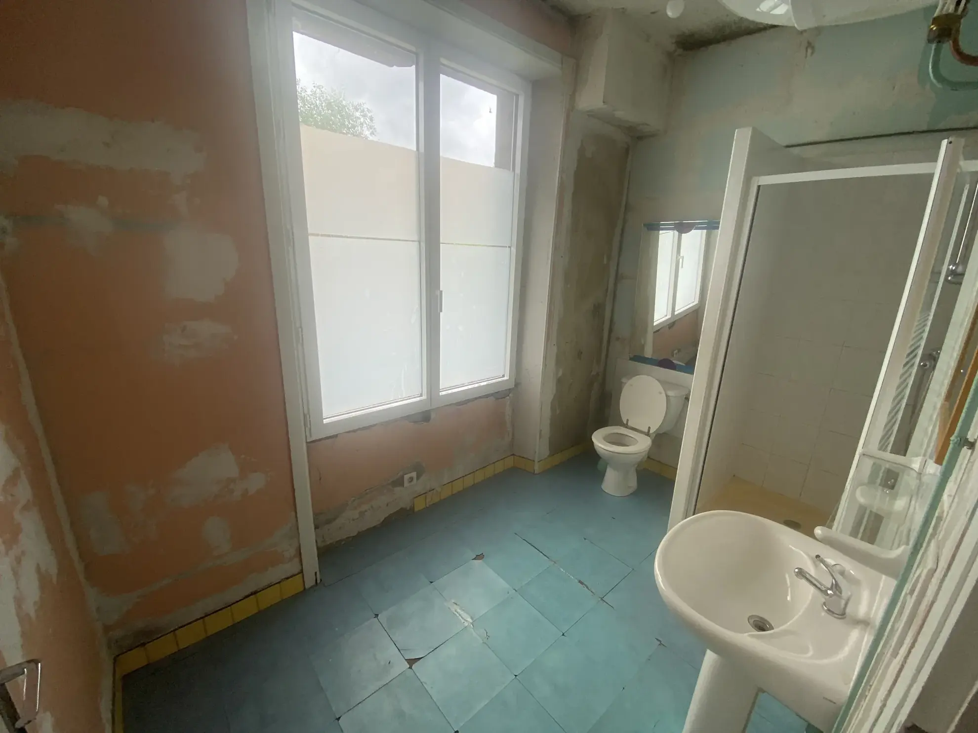 Immeuble de rapport à Argentat-sur-Dordogne avec local commercial et appartements 