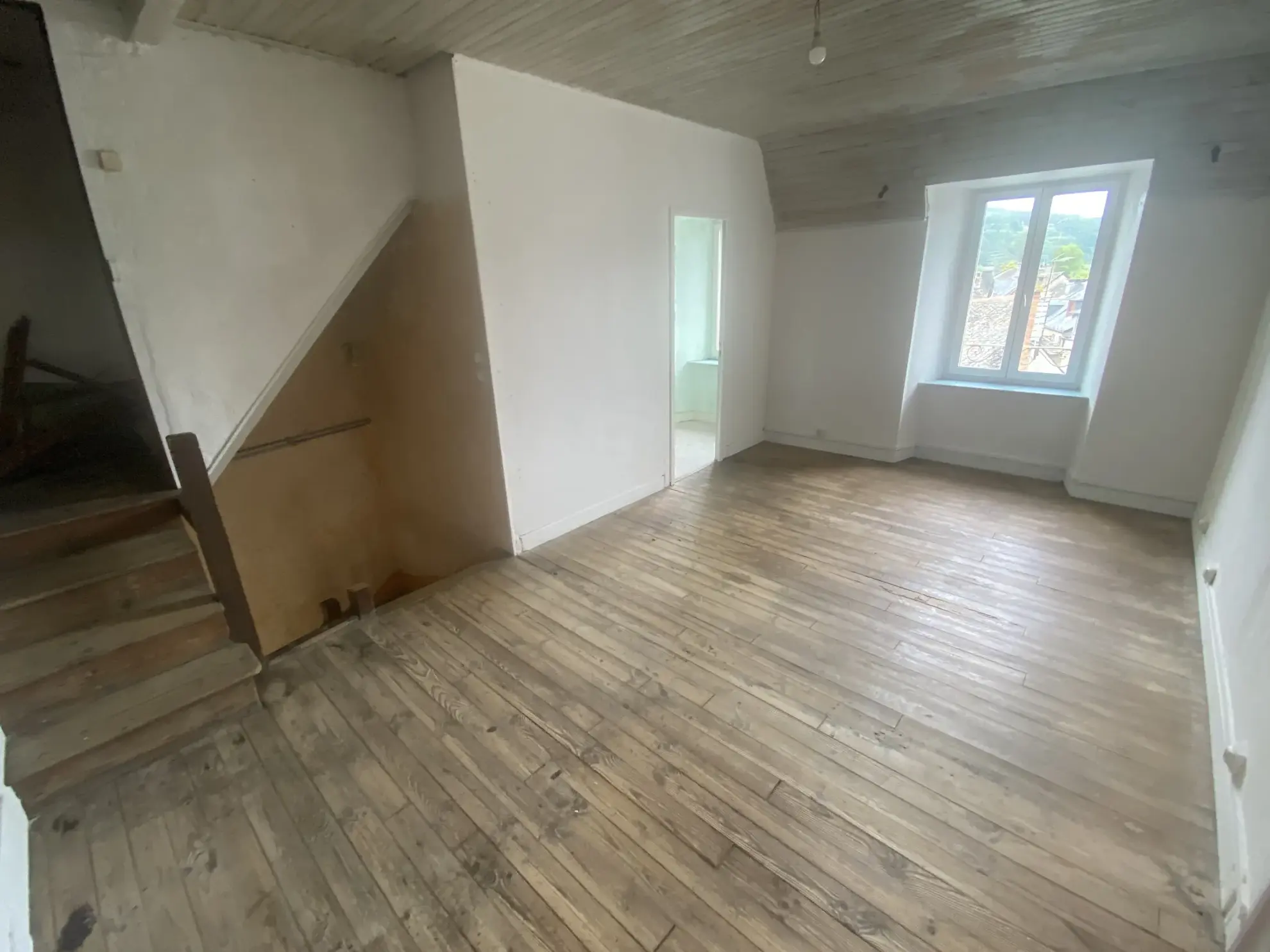 Immeuble de rapport à Argentat-sur-Dordogne avec local commercial et appartements 