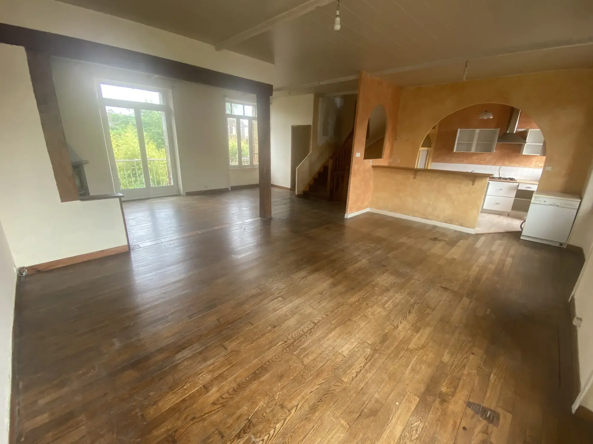 Immeuble de rapport à Argentat-sur-Dordogne avec local commercial et appartements 