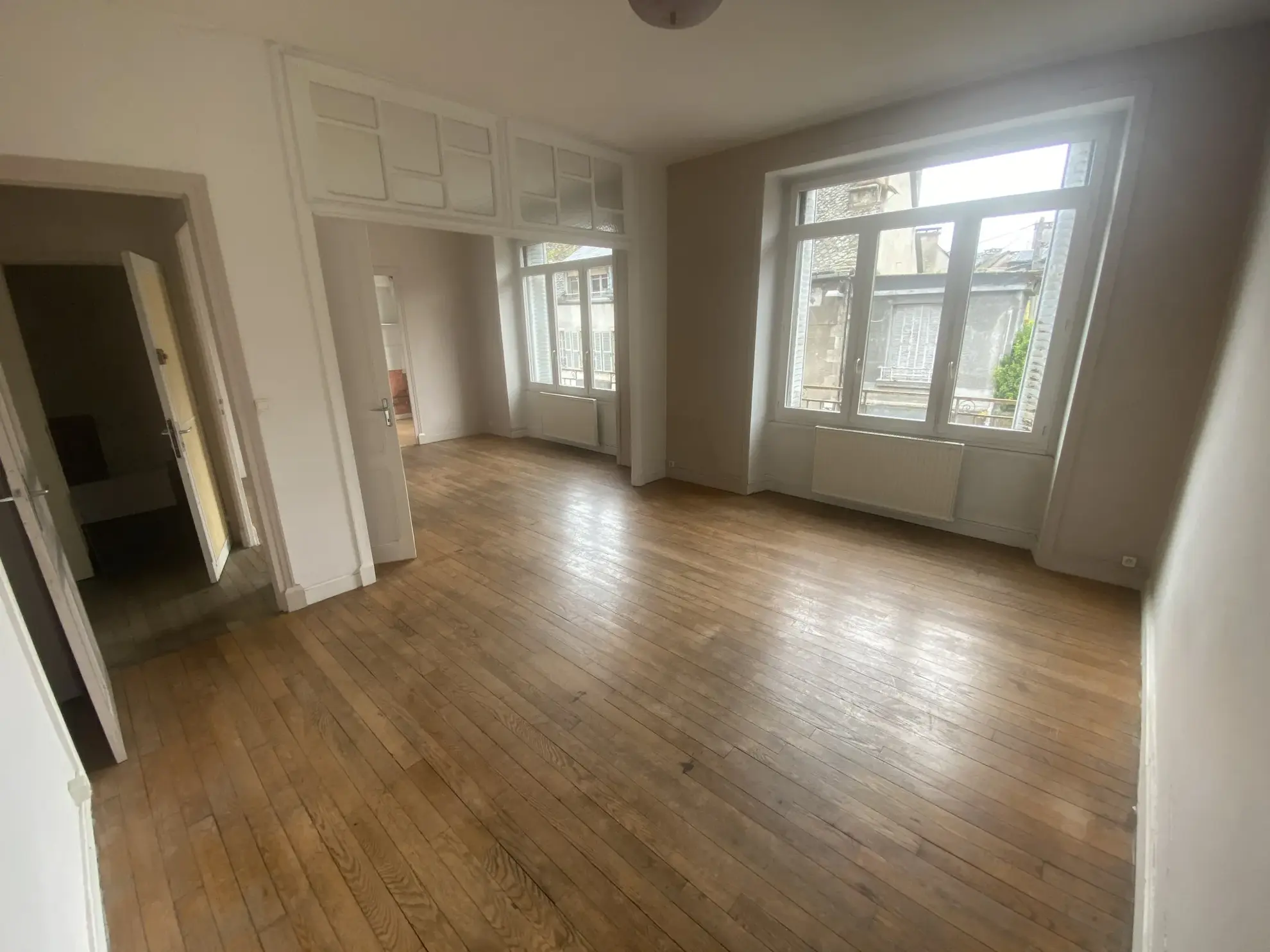 Immeuble de rapport à Argentat-sur-Dordogne avec local commercial et appartements 