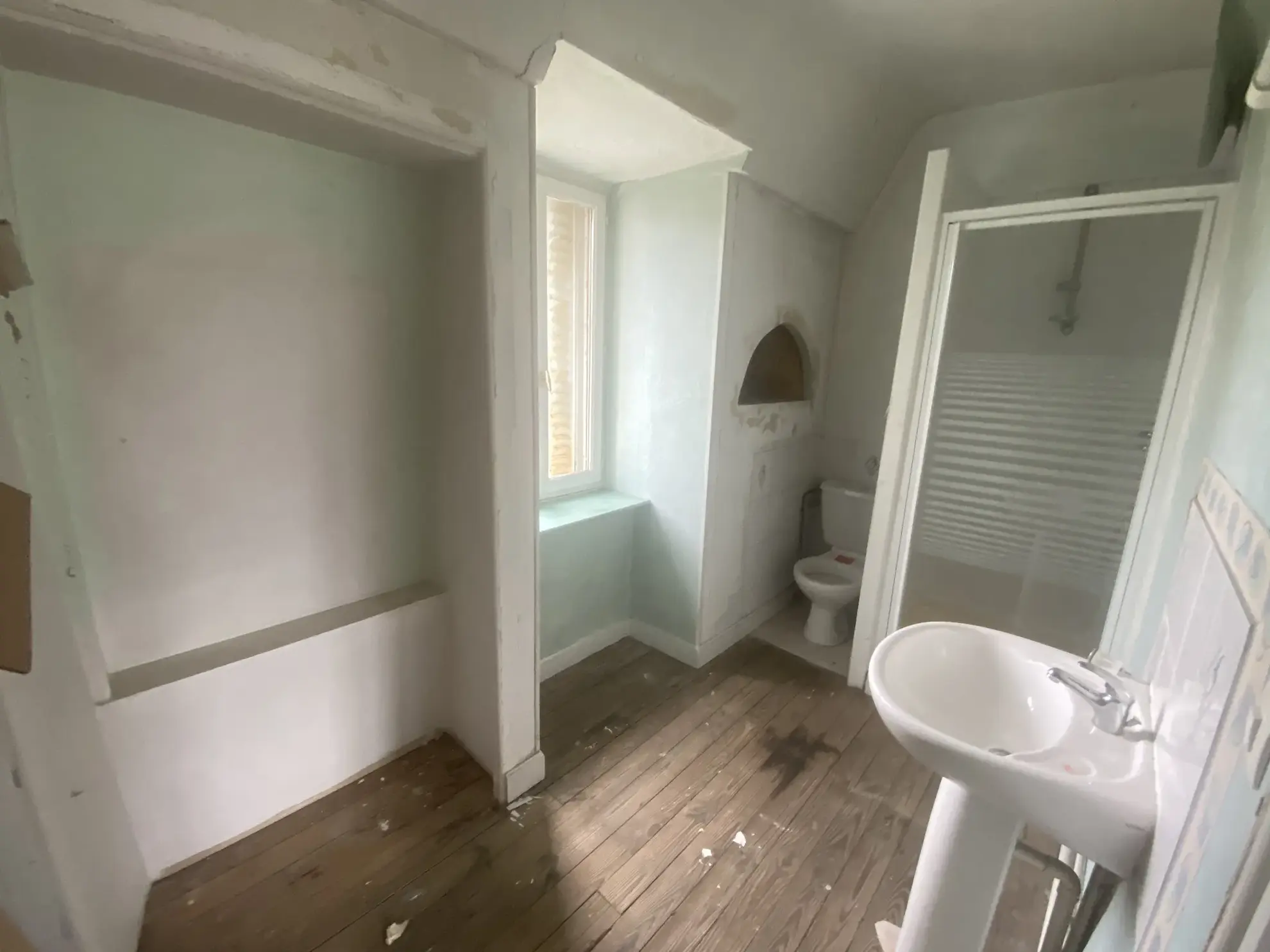 Immeuble de rapport à Argentat-sur-Dordogne avec local commercial et appartements 