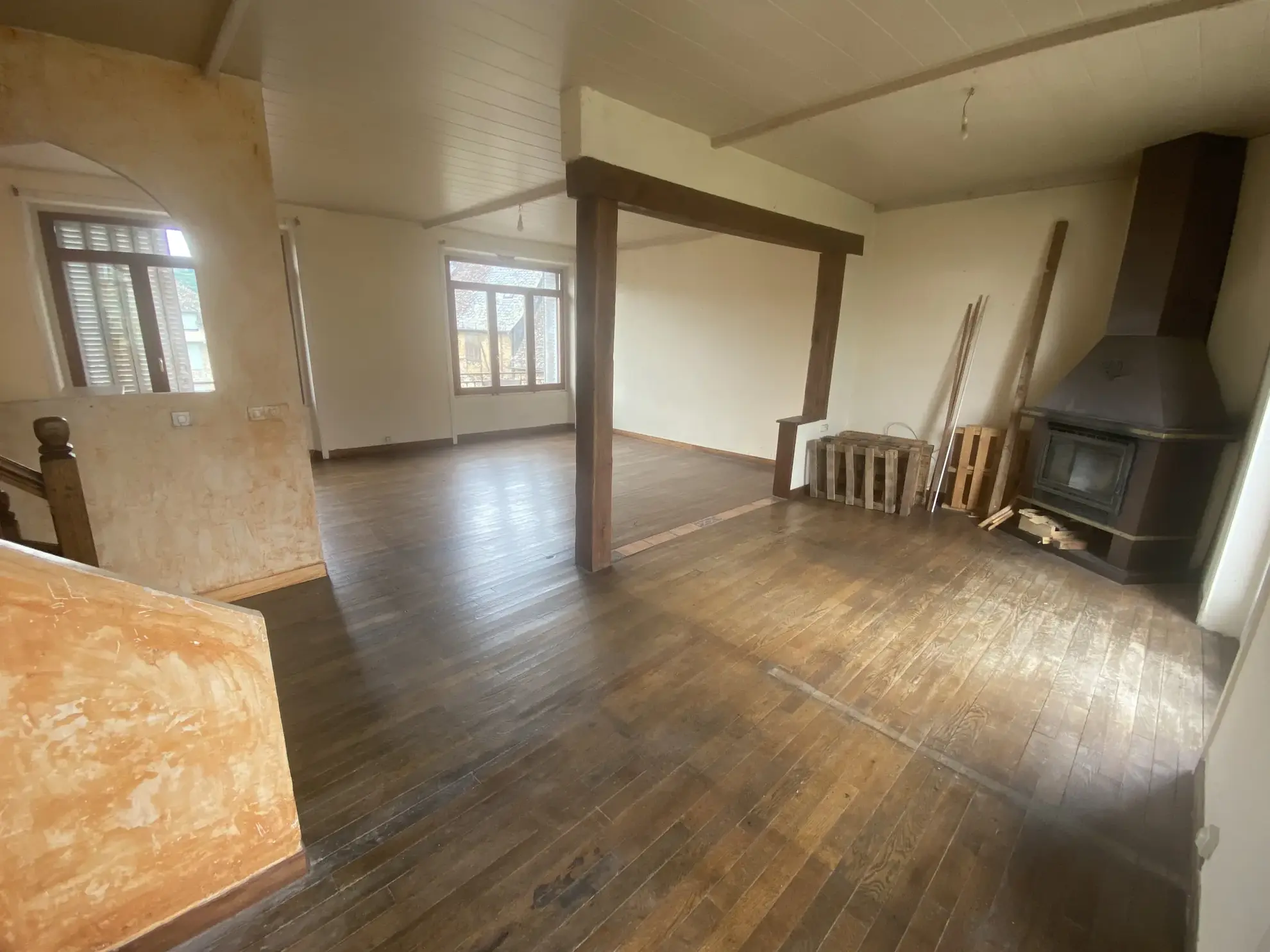 Immeuble de rapport à Argentat-sur-Dordogne avec local commercial et appartements 