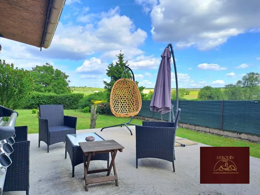 Charmante maison de village avec vue, jardin et garage à Lemainville 