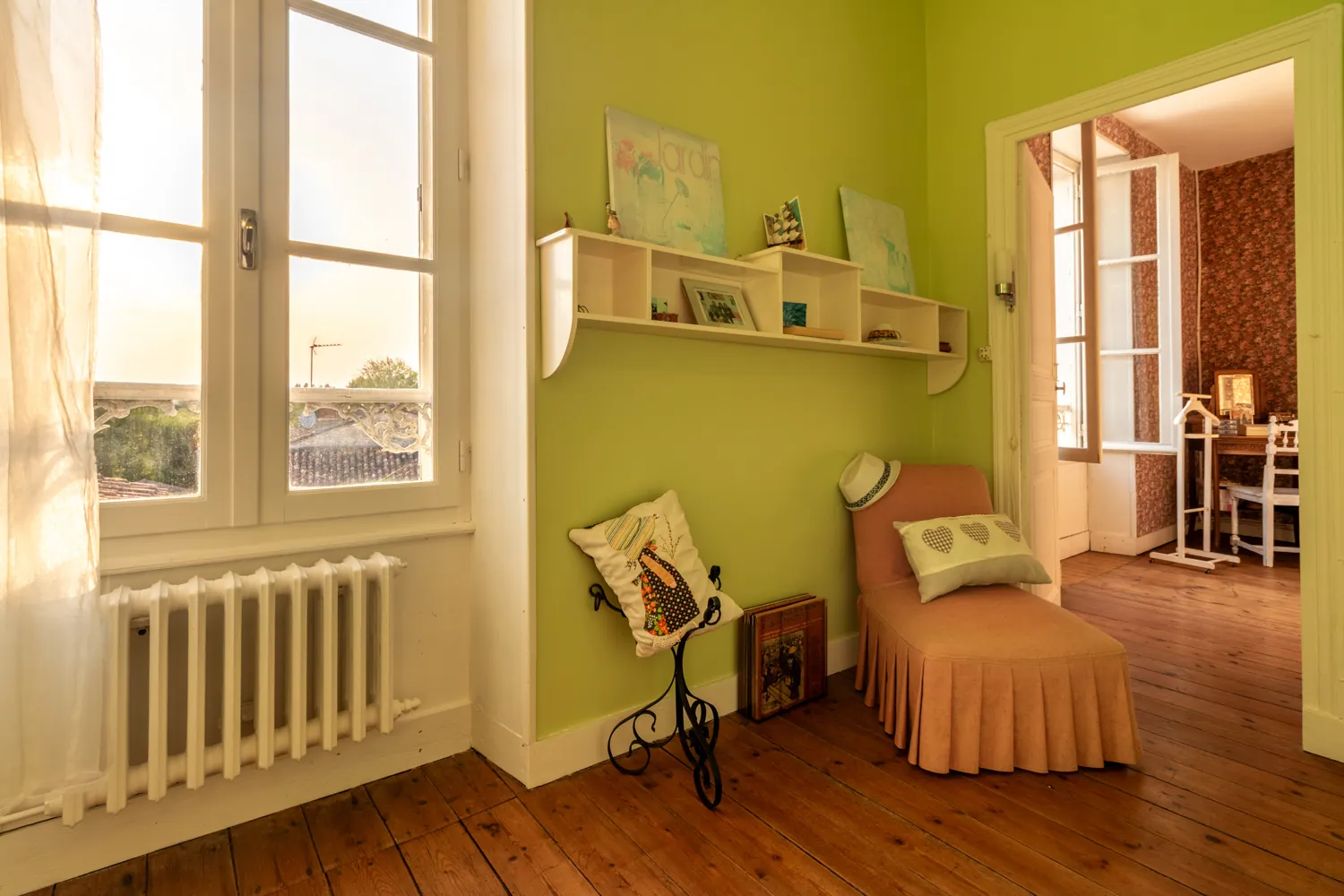 Maison en pierre à Saint-Savinien avec jardin, véranda et dépendance 