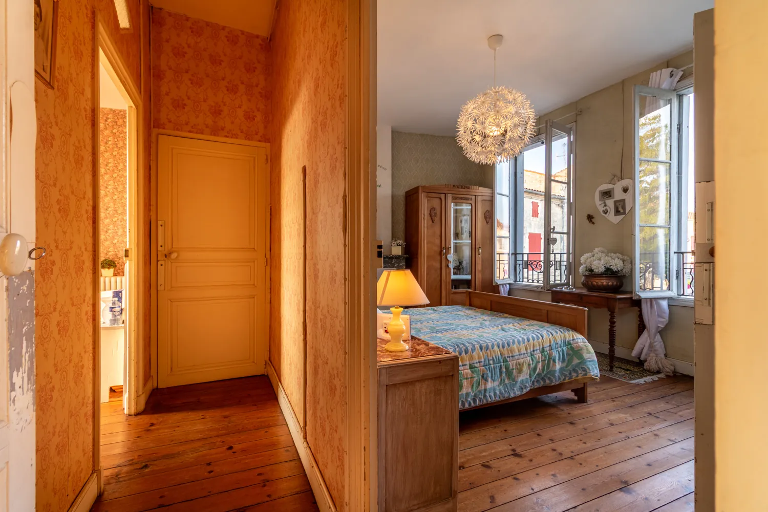 Maison en pierre à Saint-Savinien avec jardin, véranda et dépendance 