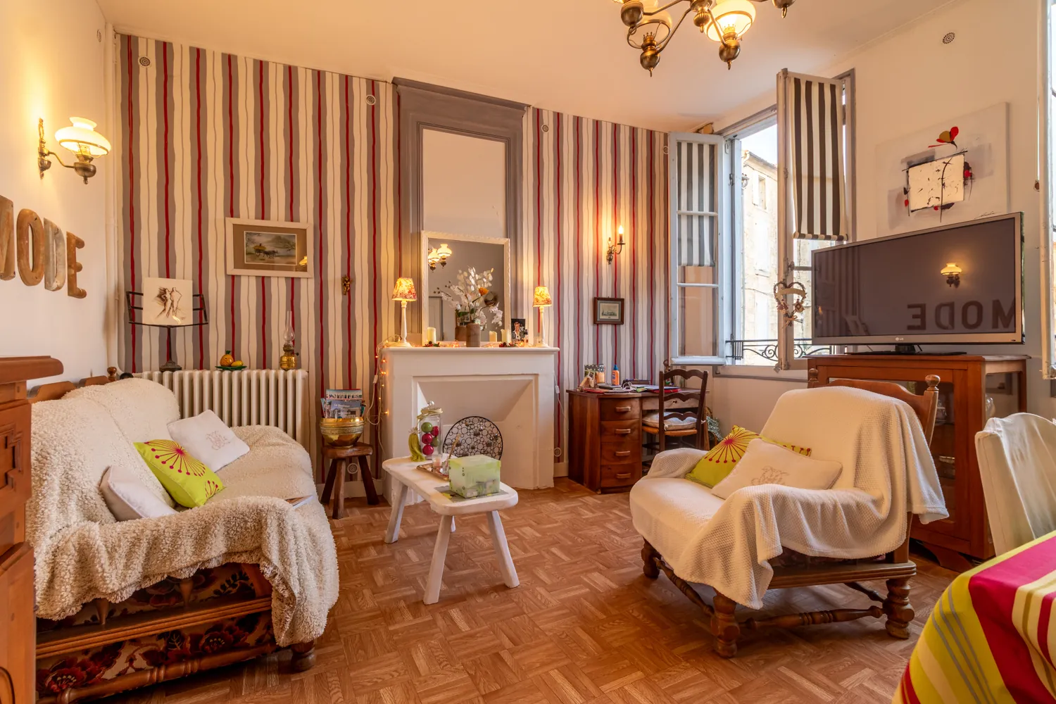 Maison en pierre à Saint-Savinien avec jardin, véranda et dépendance 