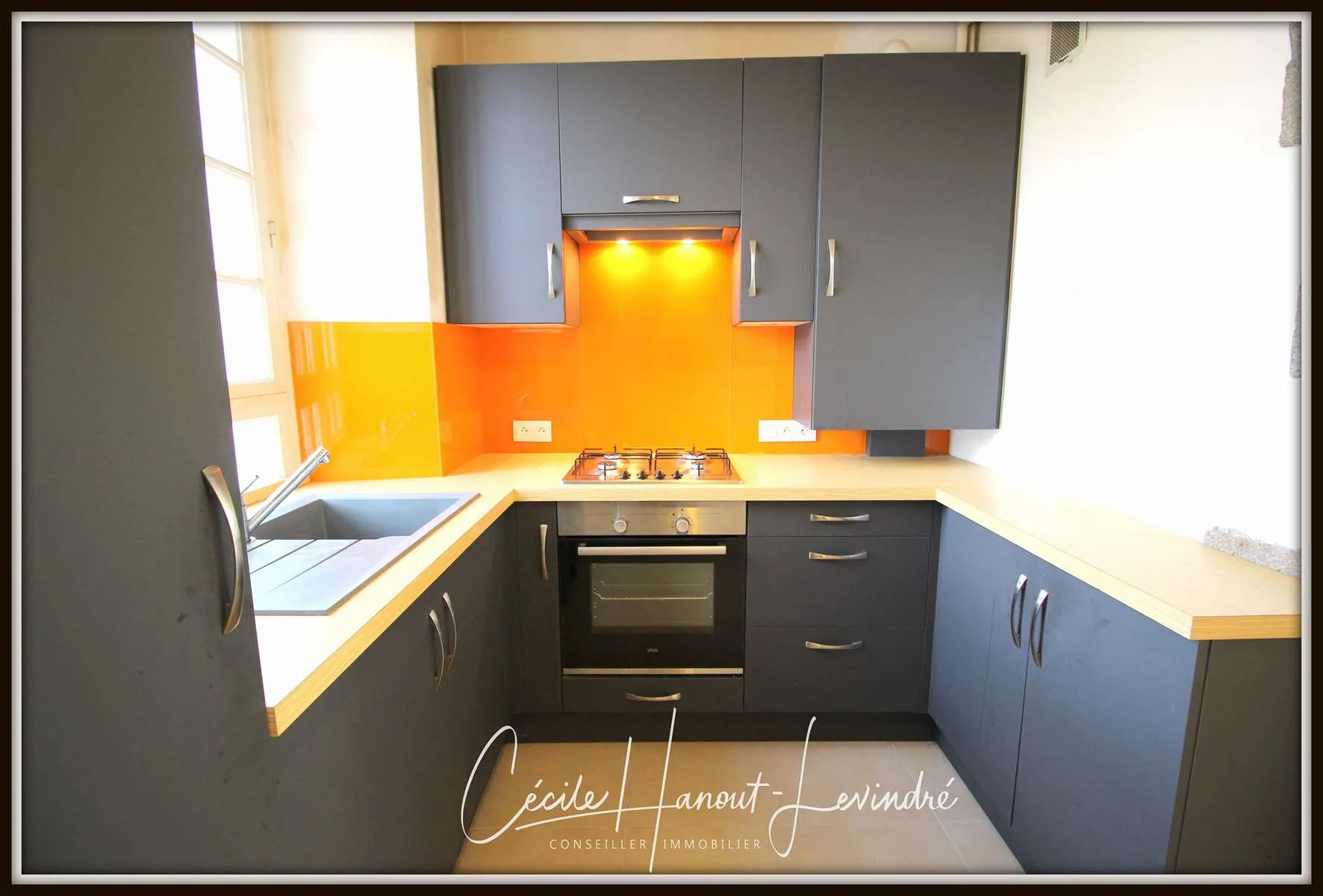 Propriété en pierre avec dépendances et grand terrain à Pleine-Fougères, 15 min du Mont-Saint-Michel 