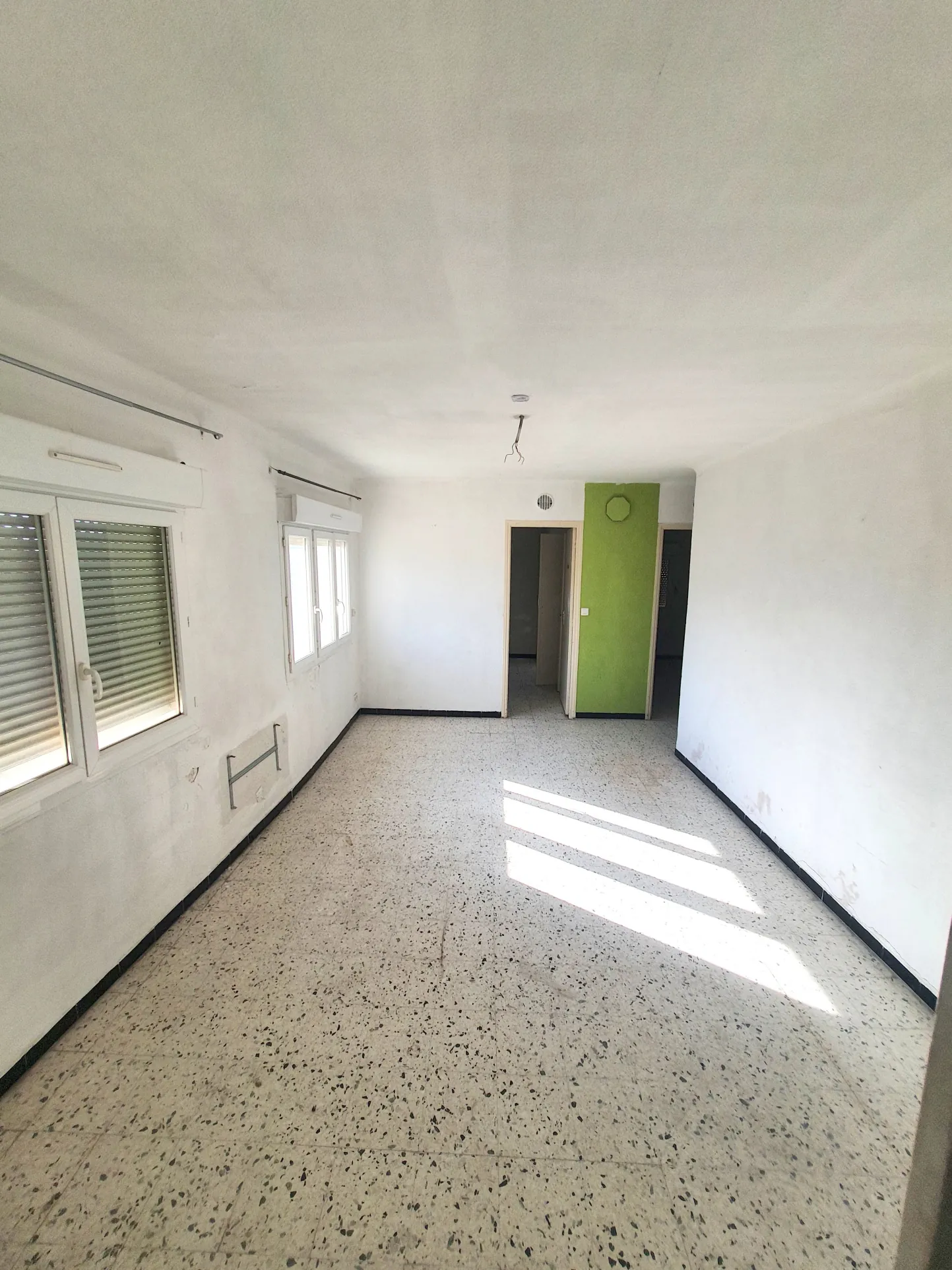 Appartement T3 à vendre à Florensac - 57m² avec balcon et rénovations à prévoir 