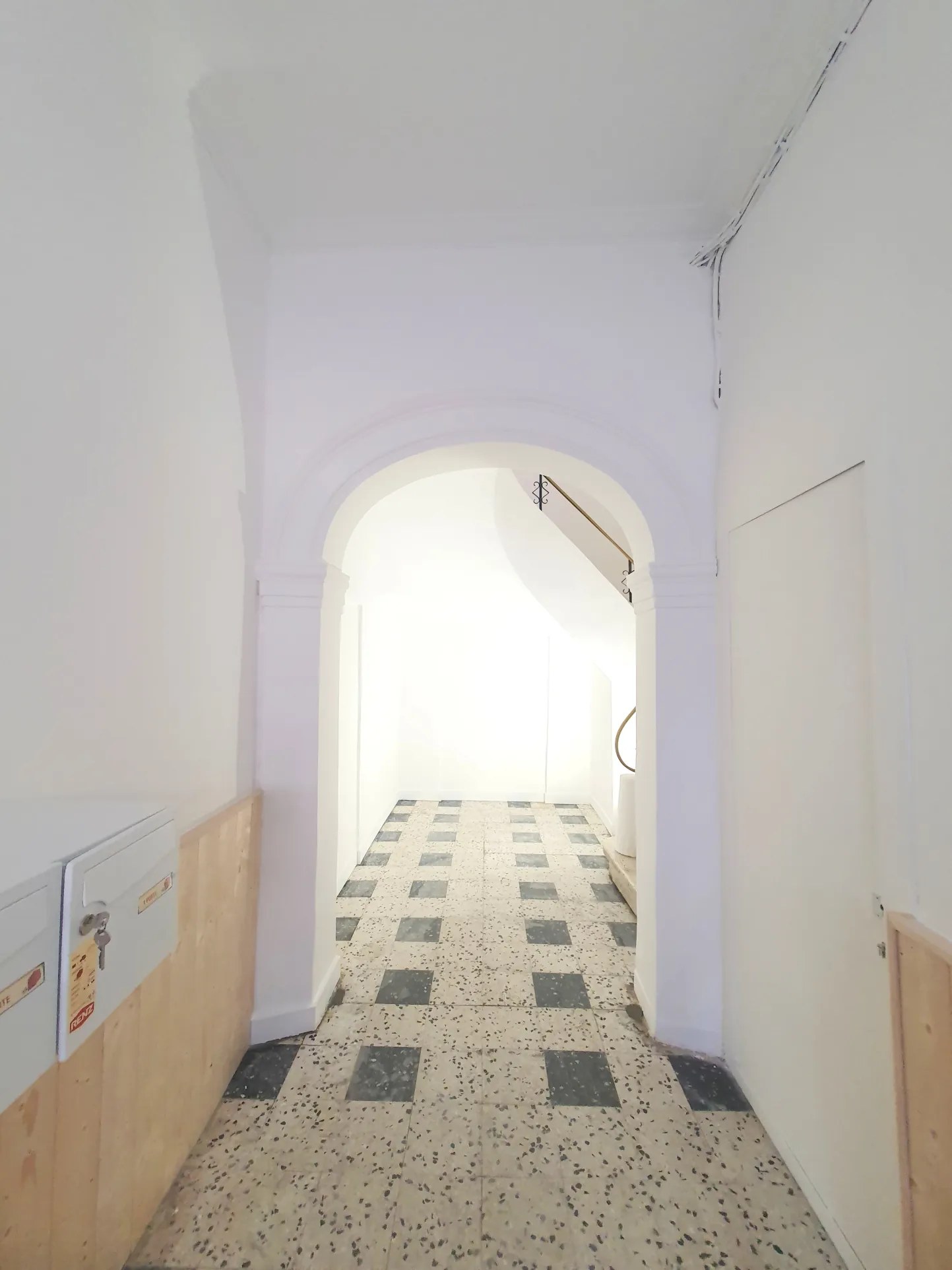 Appartement T3 à vendre à Florensac - 57m² avec balcon et rénovations à prévoir 