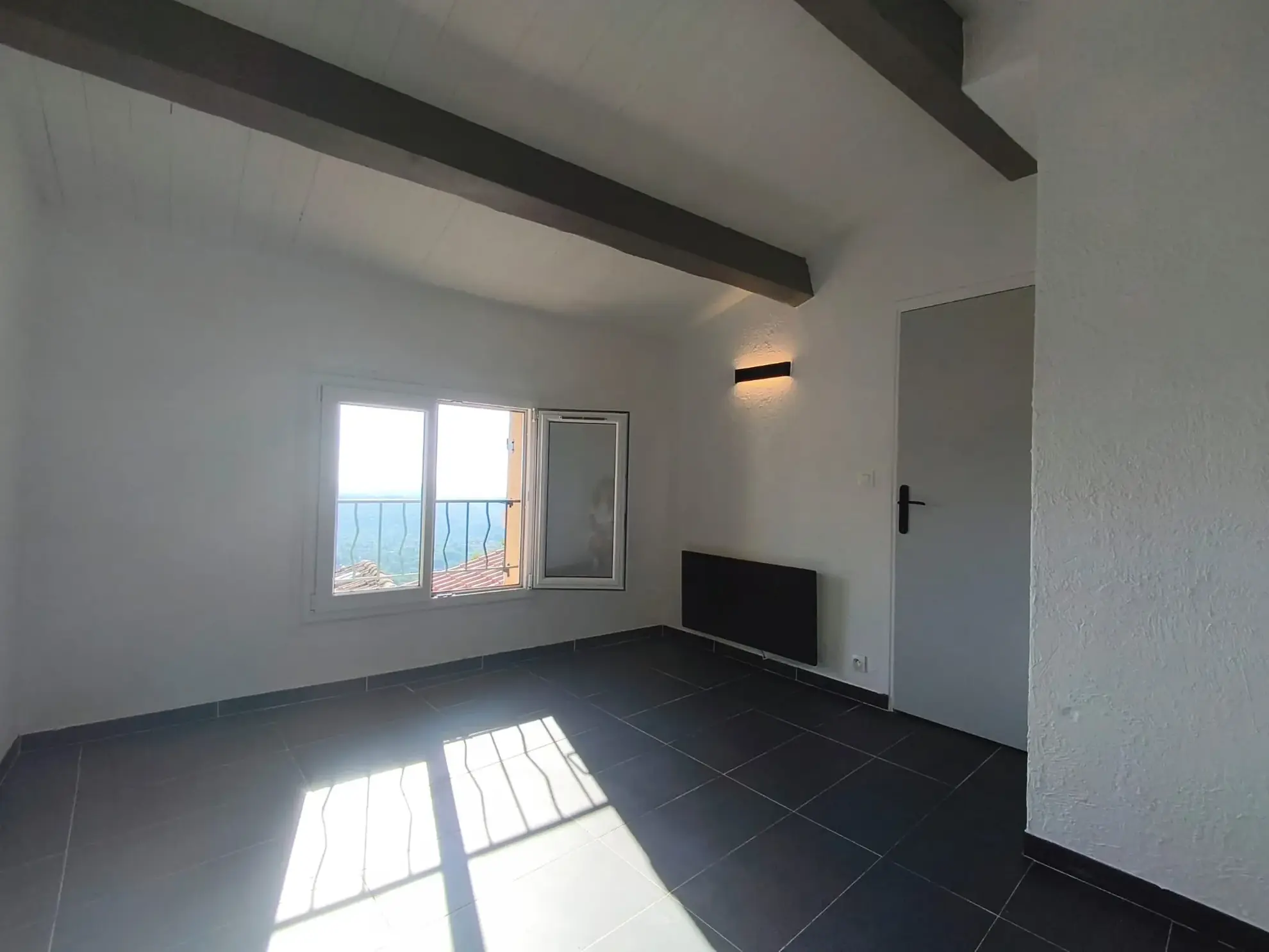 Maison de village rénovée à vendre à Spéracèdes avec vue dégagée 