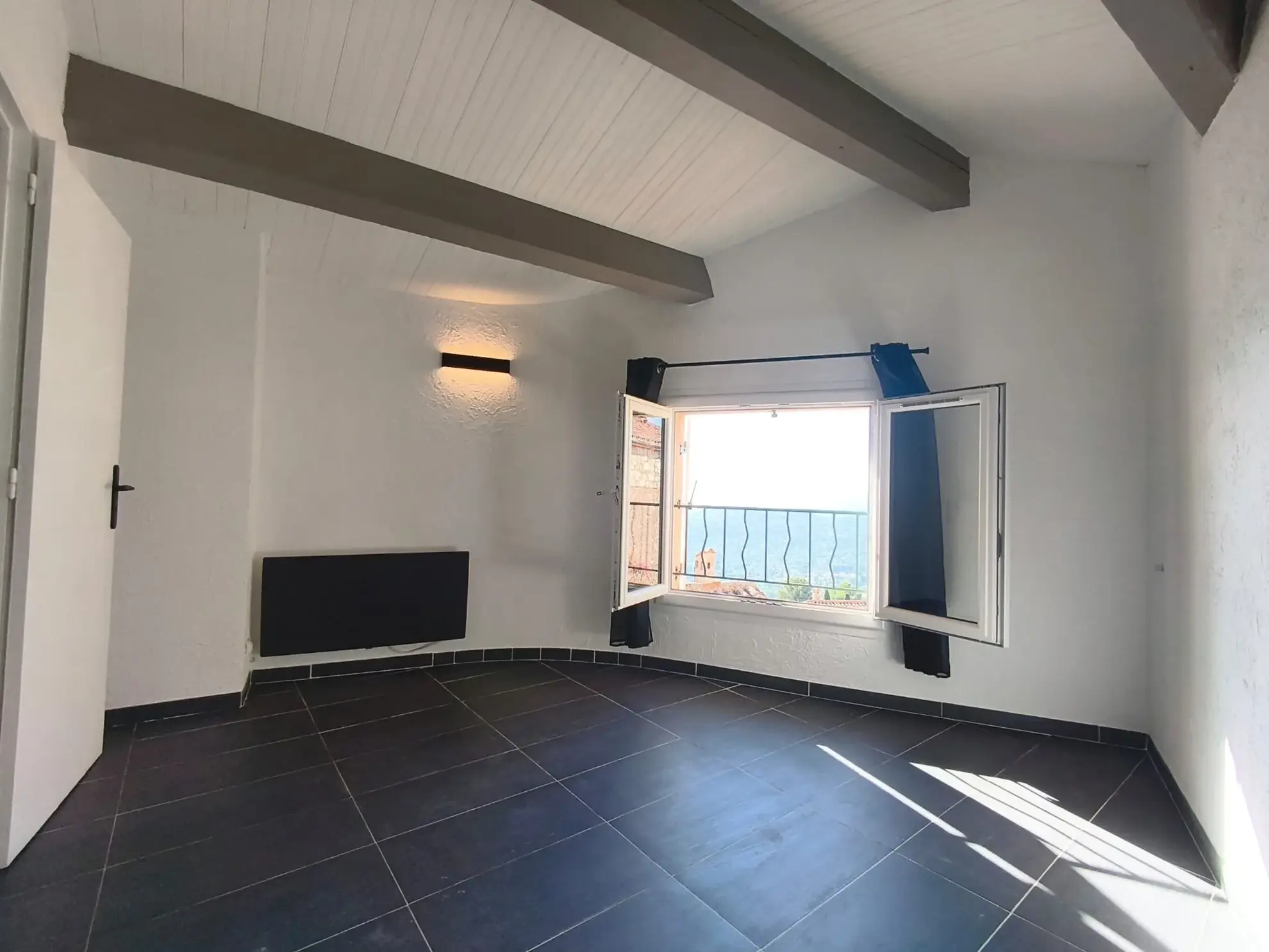 Maison de village rénovée à vendre à Spéracèdes avec vue dégagée 