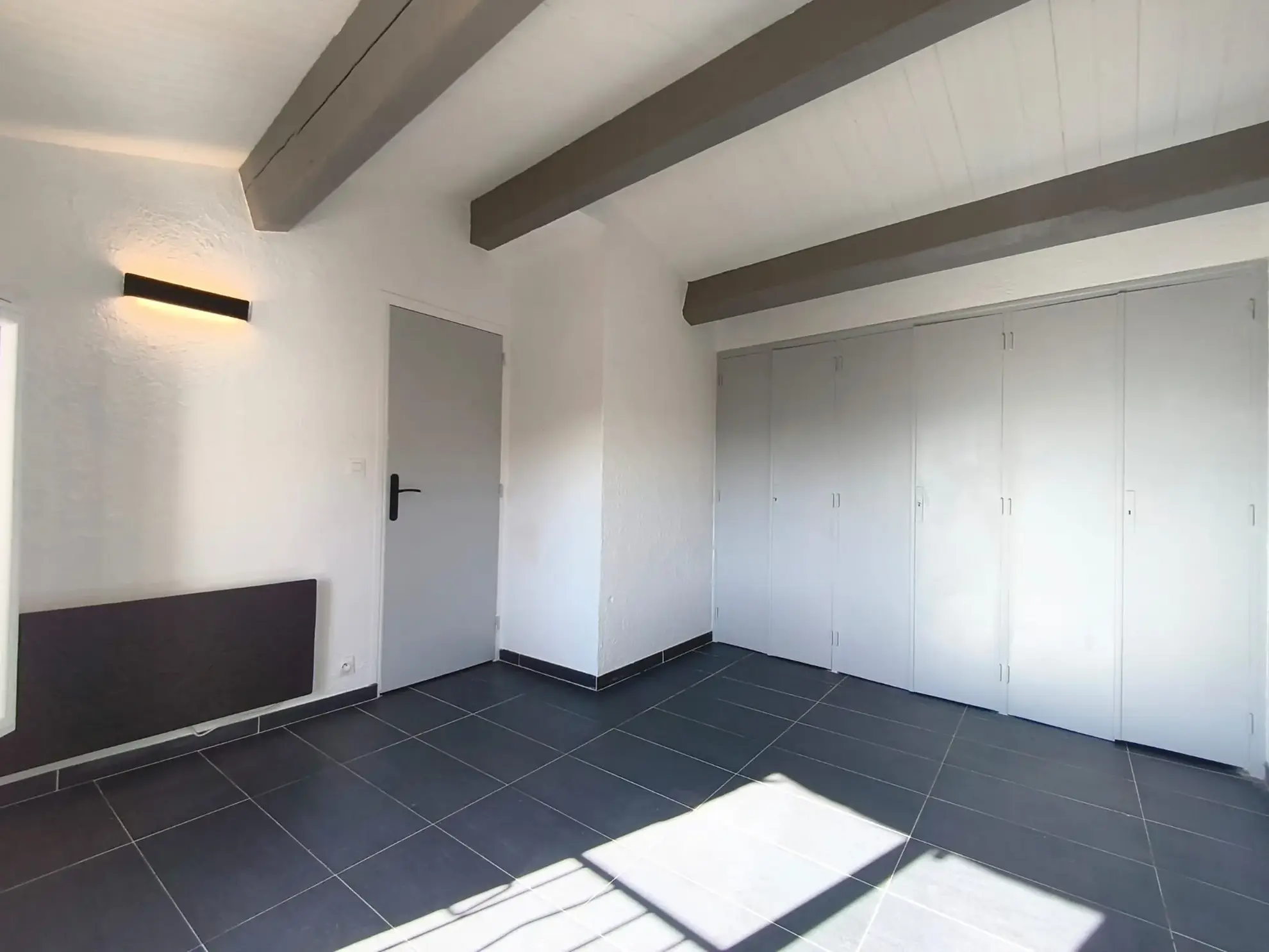 Maison de village rénovée à vendre à Spéracèdes avec vue dégagée 