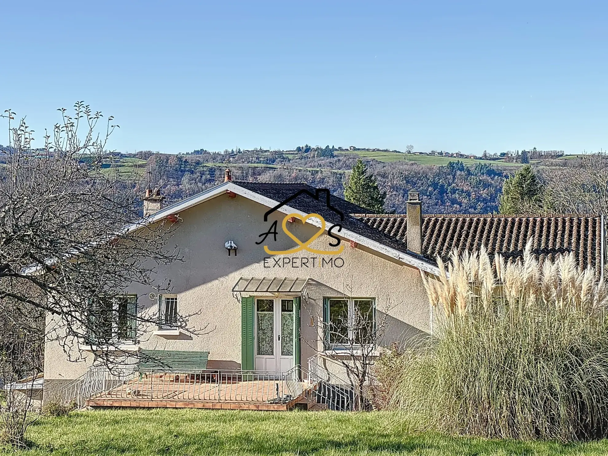 Maison à rénover à Courpière avec grand terrain et dépendance 
