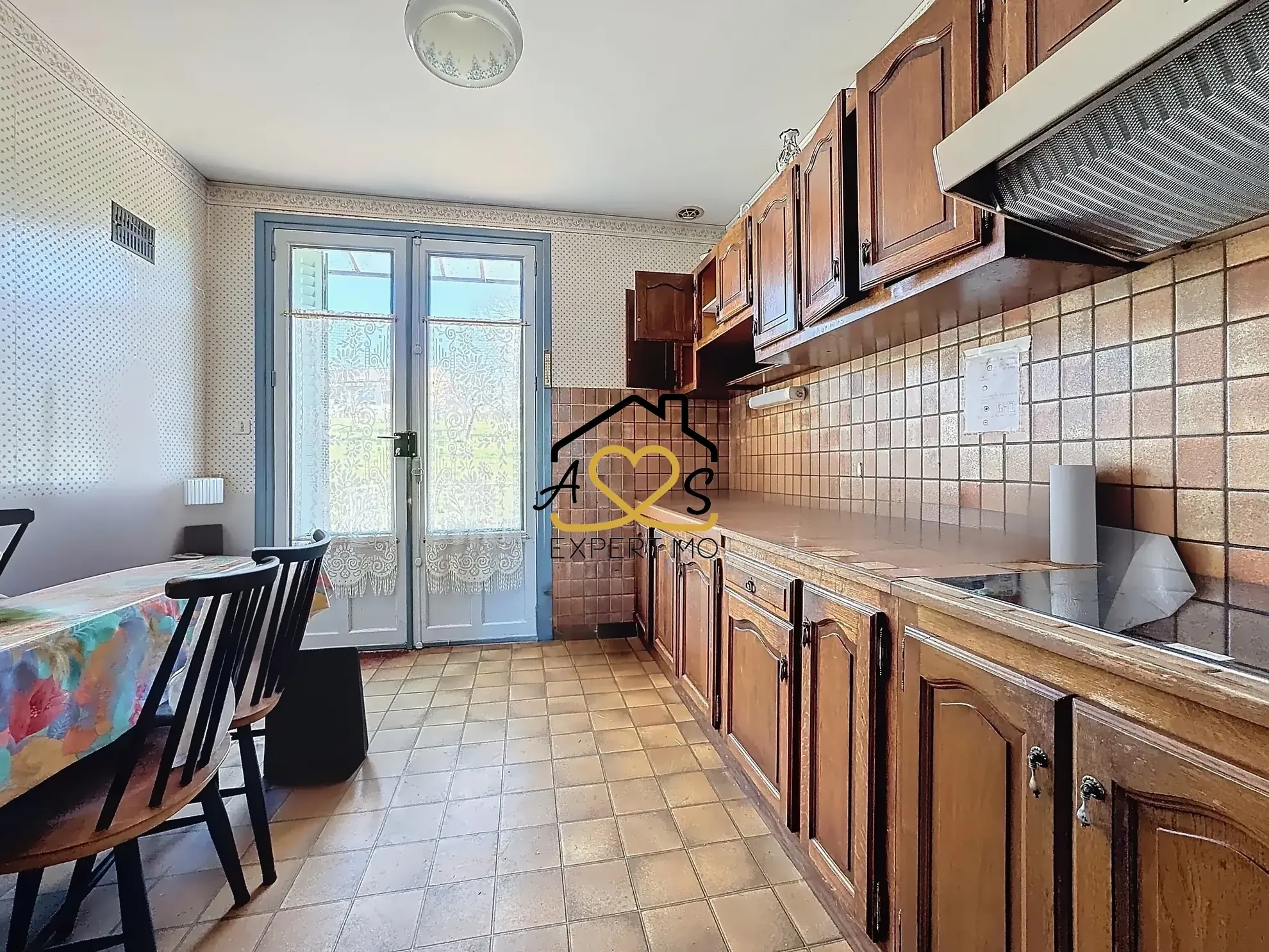 Maison à rénover à Courpière avec grand terrain et dépendance 