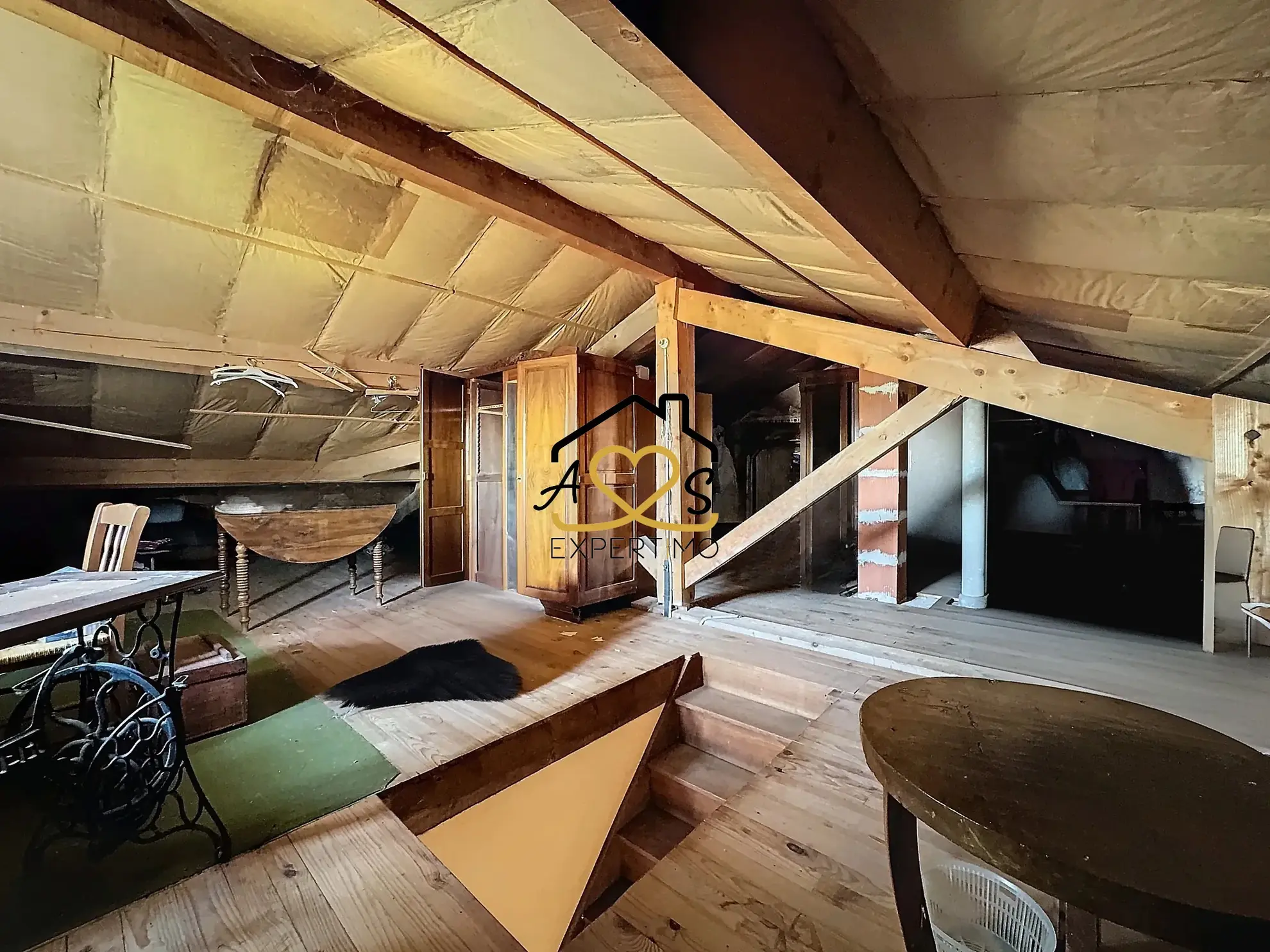 Maison à rénover à Courpière avec grand terrain et dépendance 