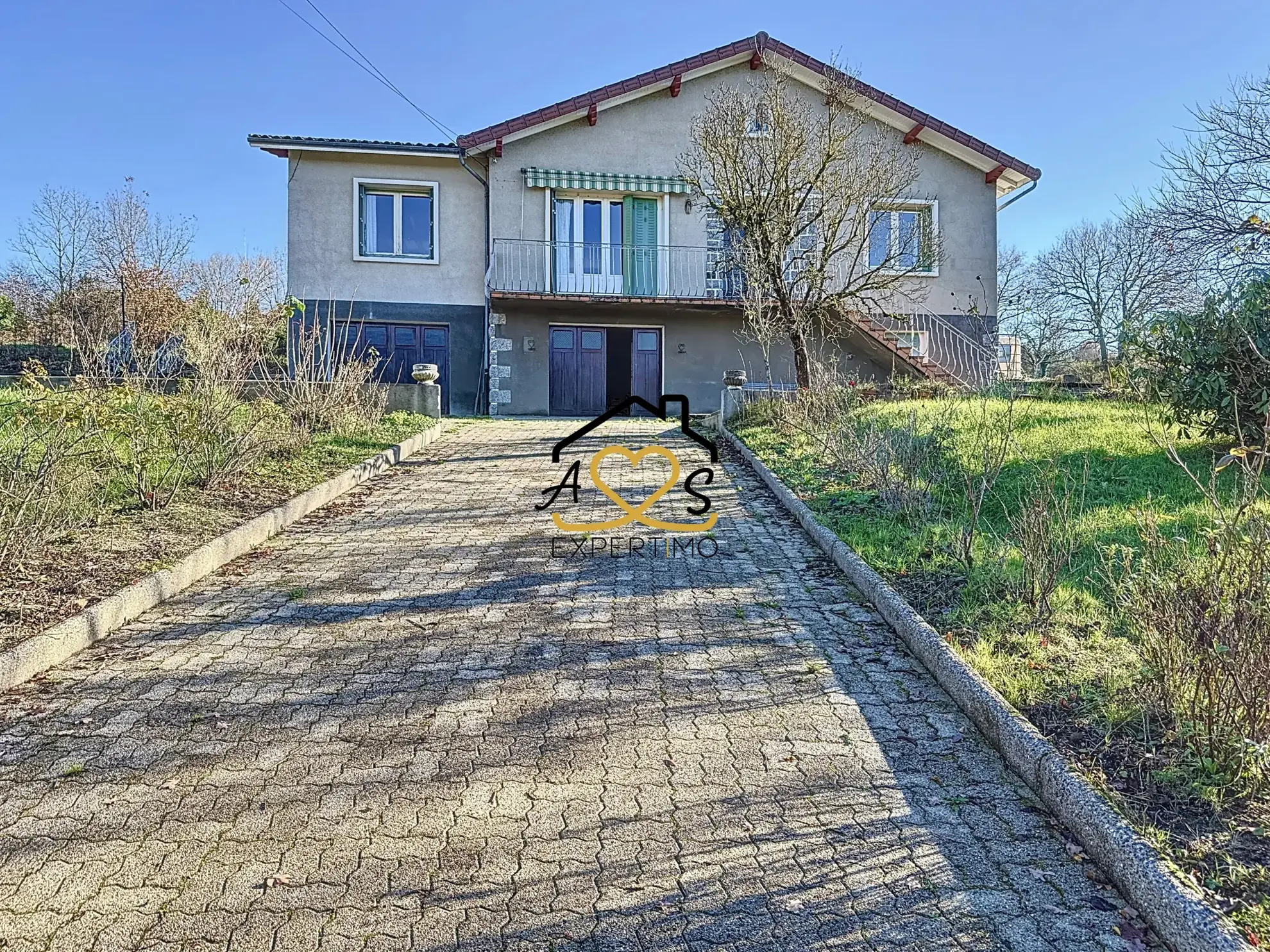 Maison à rénover à Courpière avec grand terrain et dépendance 