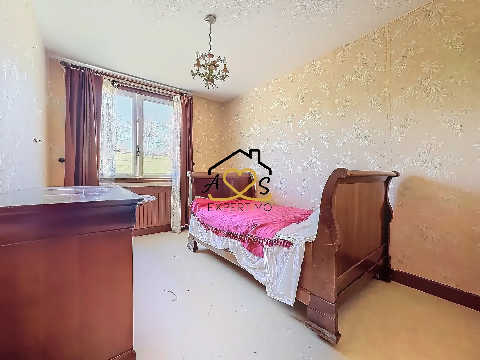 Maison à rénover à Courpière avec grand terrain et dépendance 