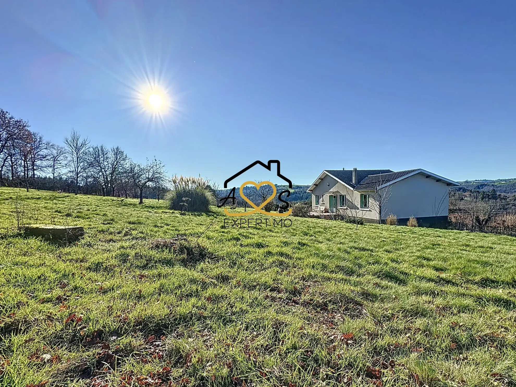 Maison à rénover à Courpière avec grand terrain et dépendance 