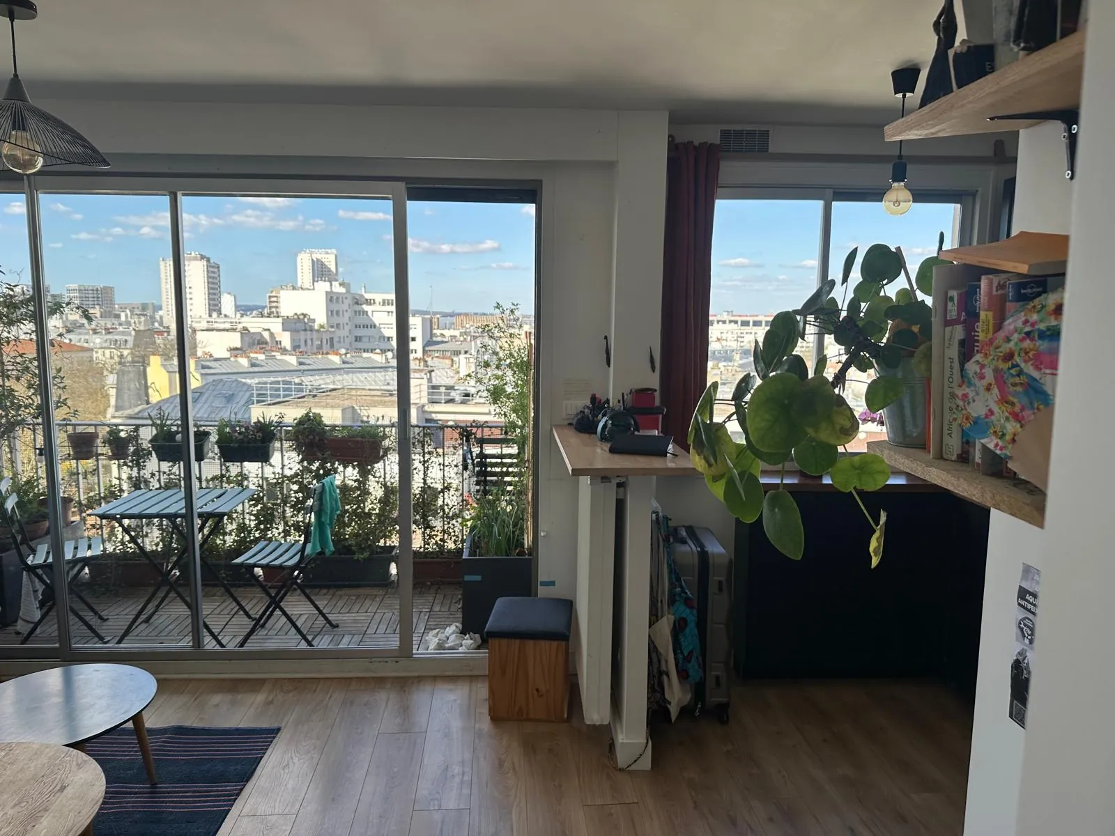 Appartement 2 pièces lumineux avec balcon à Paris 18, proche du marché de l'Olive