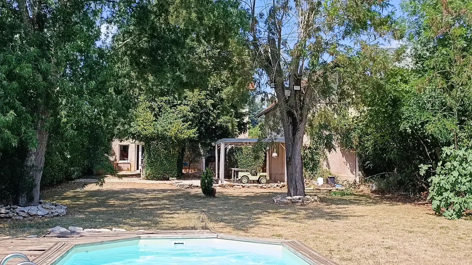 Belle maison en pierre avec piscine, 4 chambres, proche Périgueux 