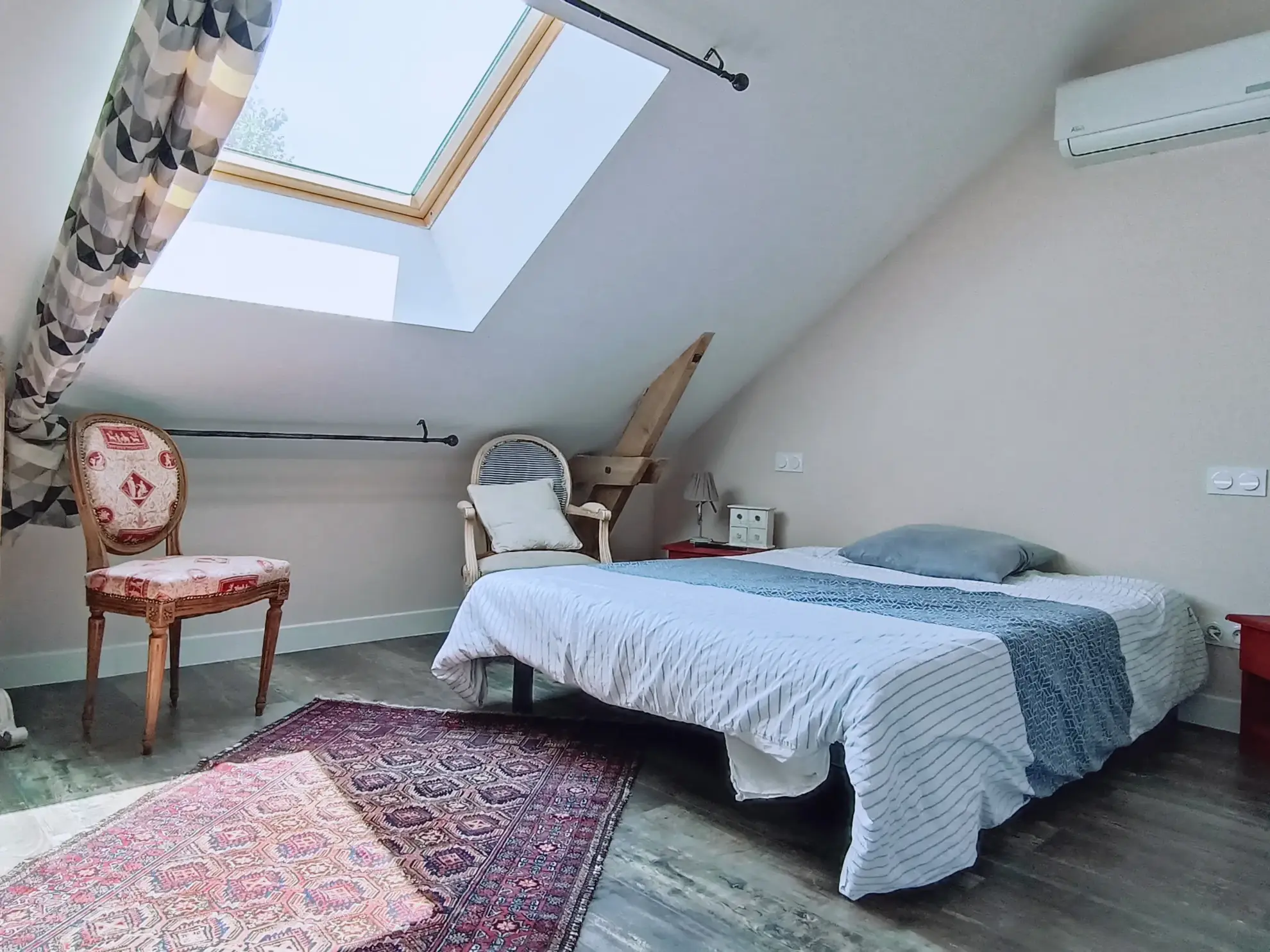 Belle maison en pierre avec piscine, 4 chambres, proche Périgueux 