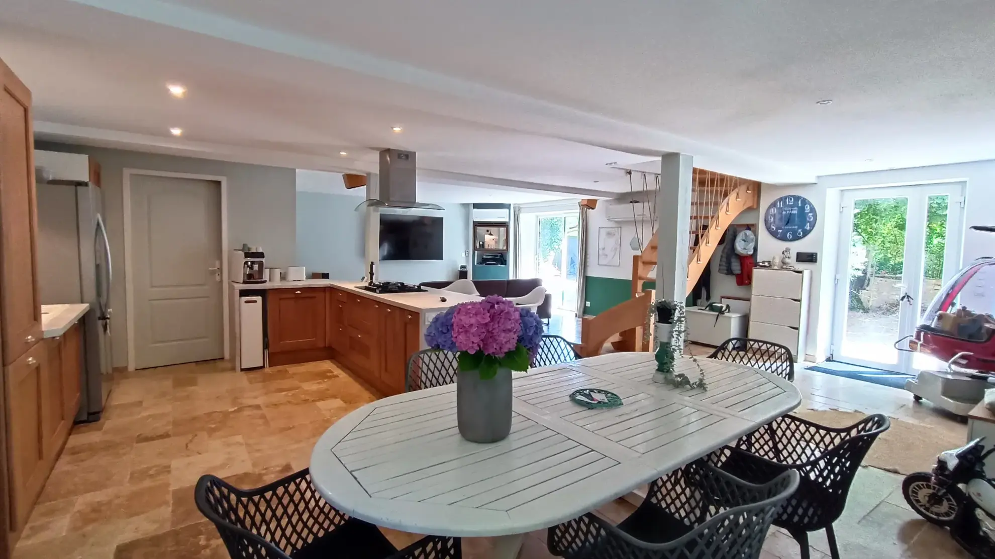 Belle maison en pierre avec piscine, 4 chambres, proche Périgueux 