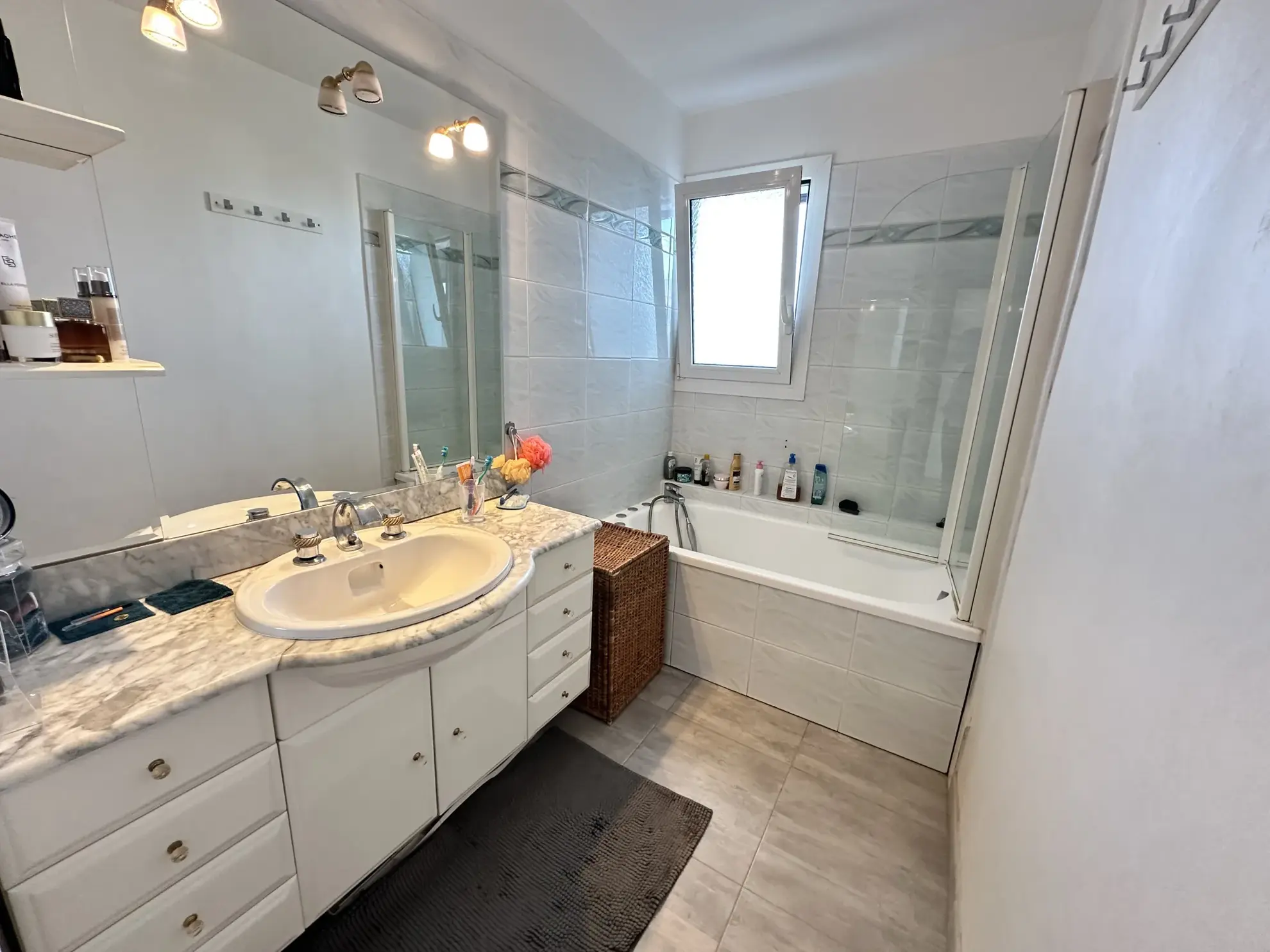 Appartement 4 pièces à vendre à Six-Fours-les-Plages - Dernier étage, vue dégagée, proche commerces 