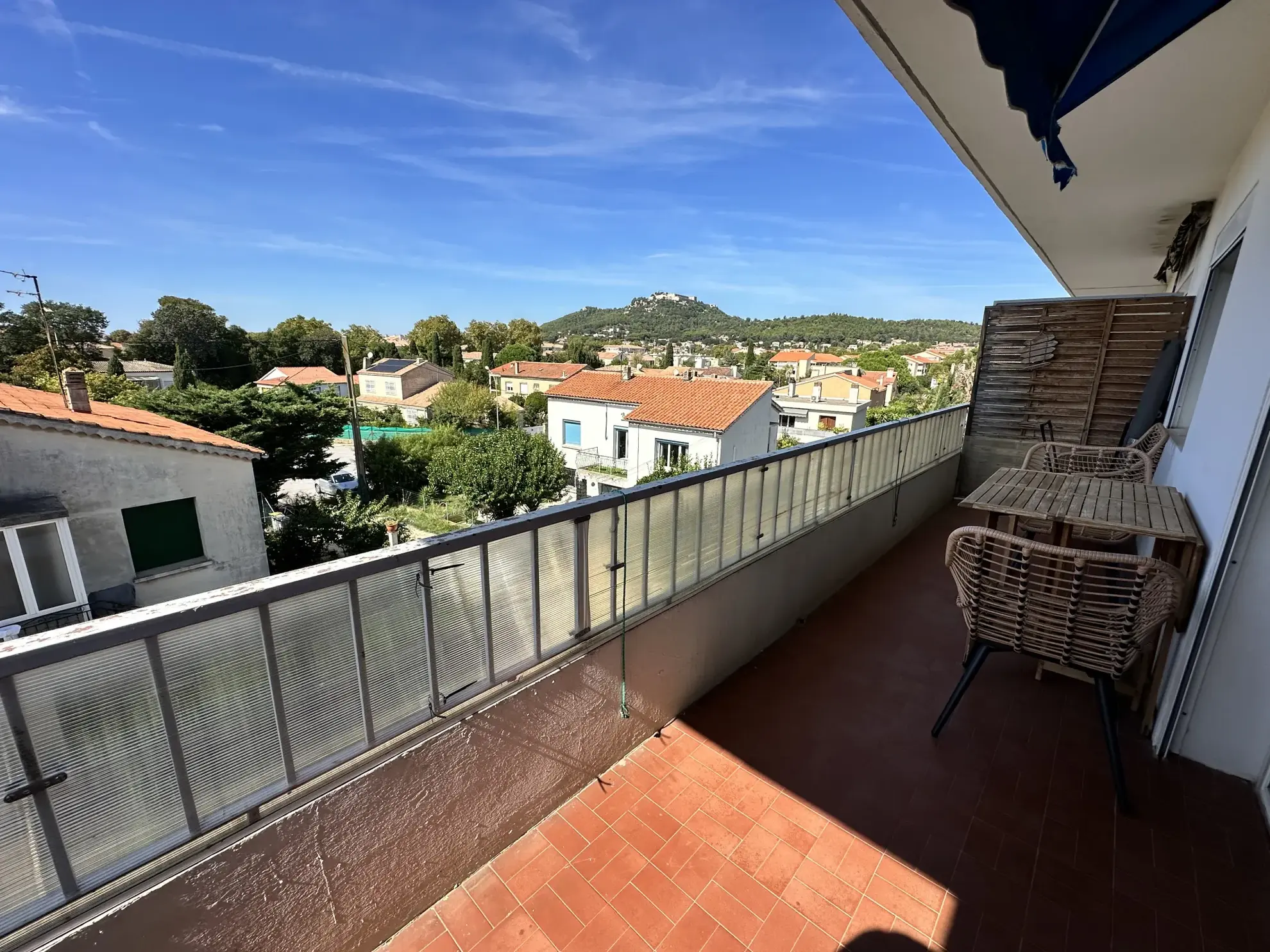 Appartement 4 pièces à vendre à Six-Fours-les-Plages - Dernier étage, vue dégagée, proche commerces 