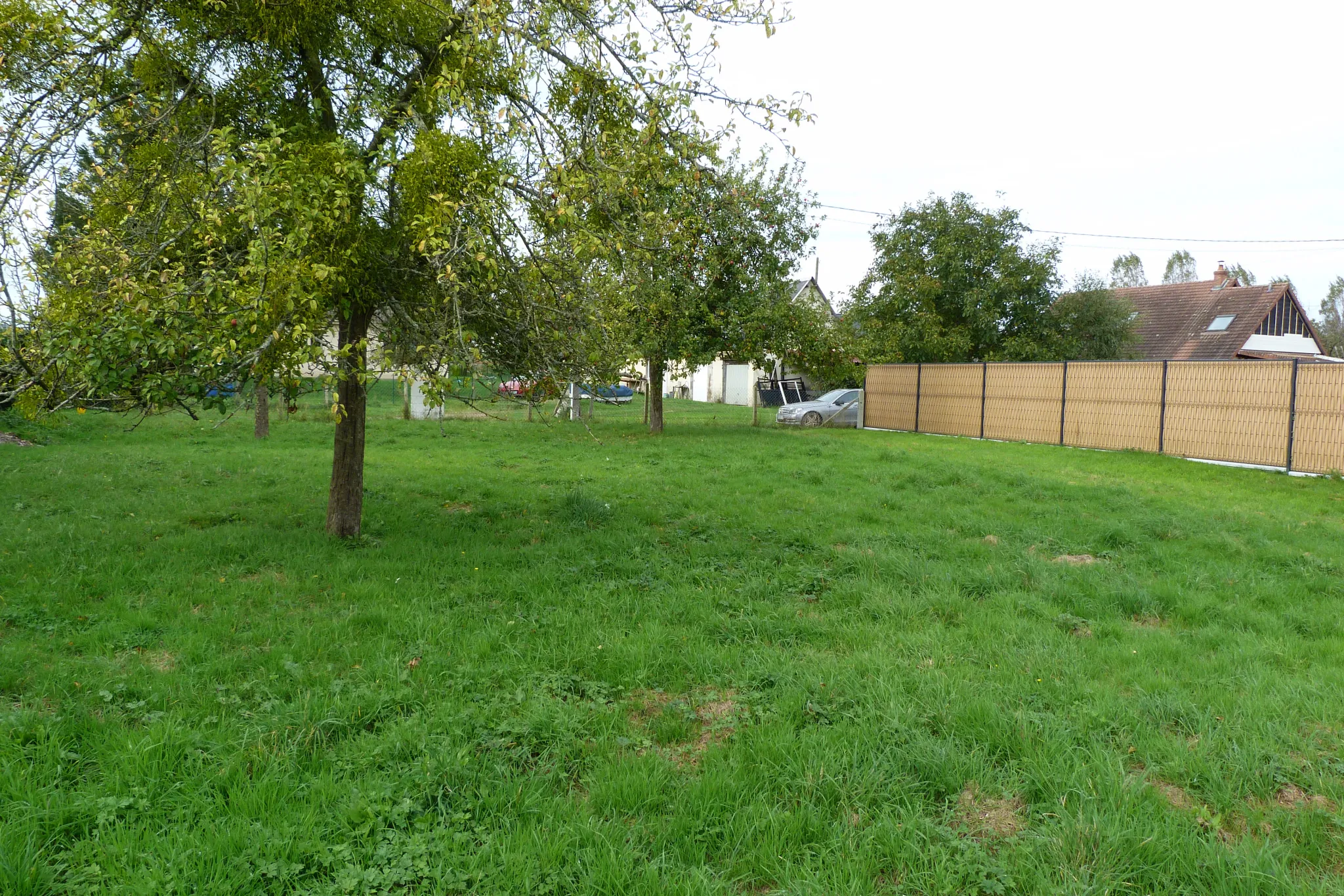 Terrain à bâtir de 1252 m² à Duclair, vue dégagée, viabilisé 