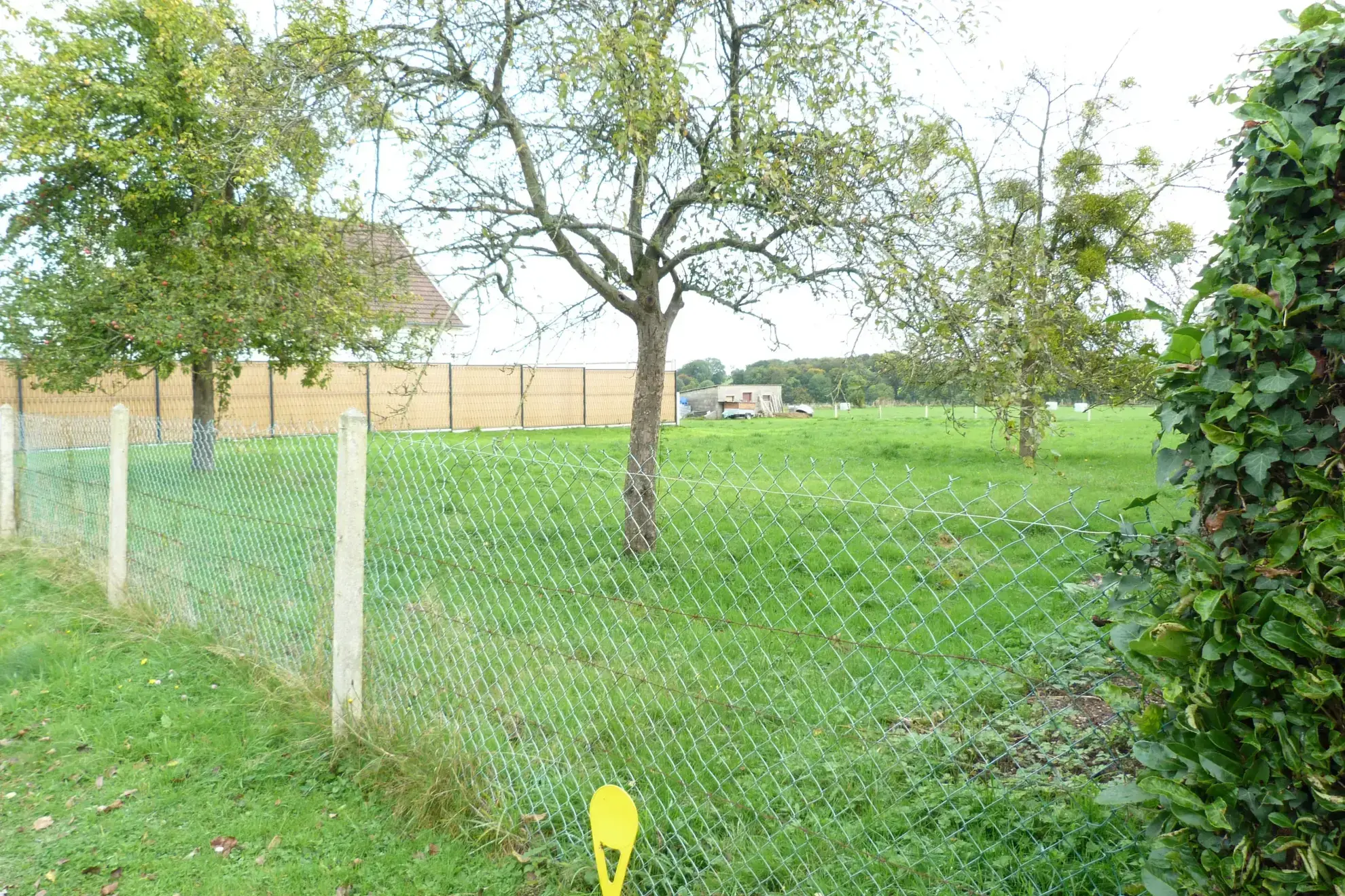 Terrain à bâtir de 1252 m² à Duclair, vue dégagée, viabilisé