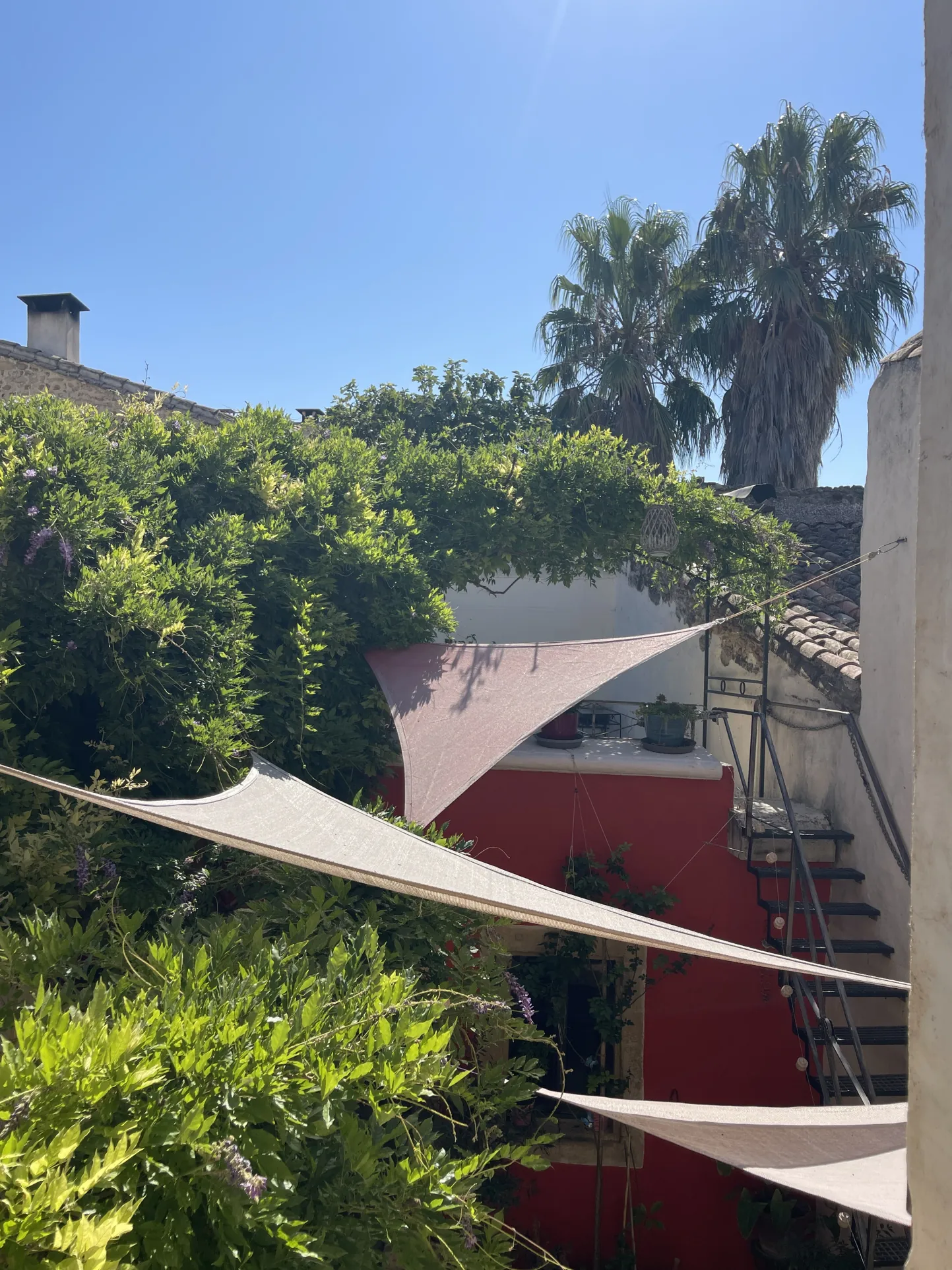 Maison de ville rénovée avec patio et terrasse à Vauvert 