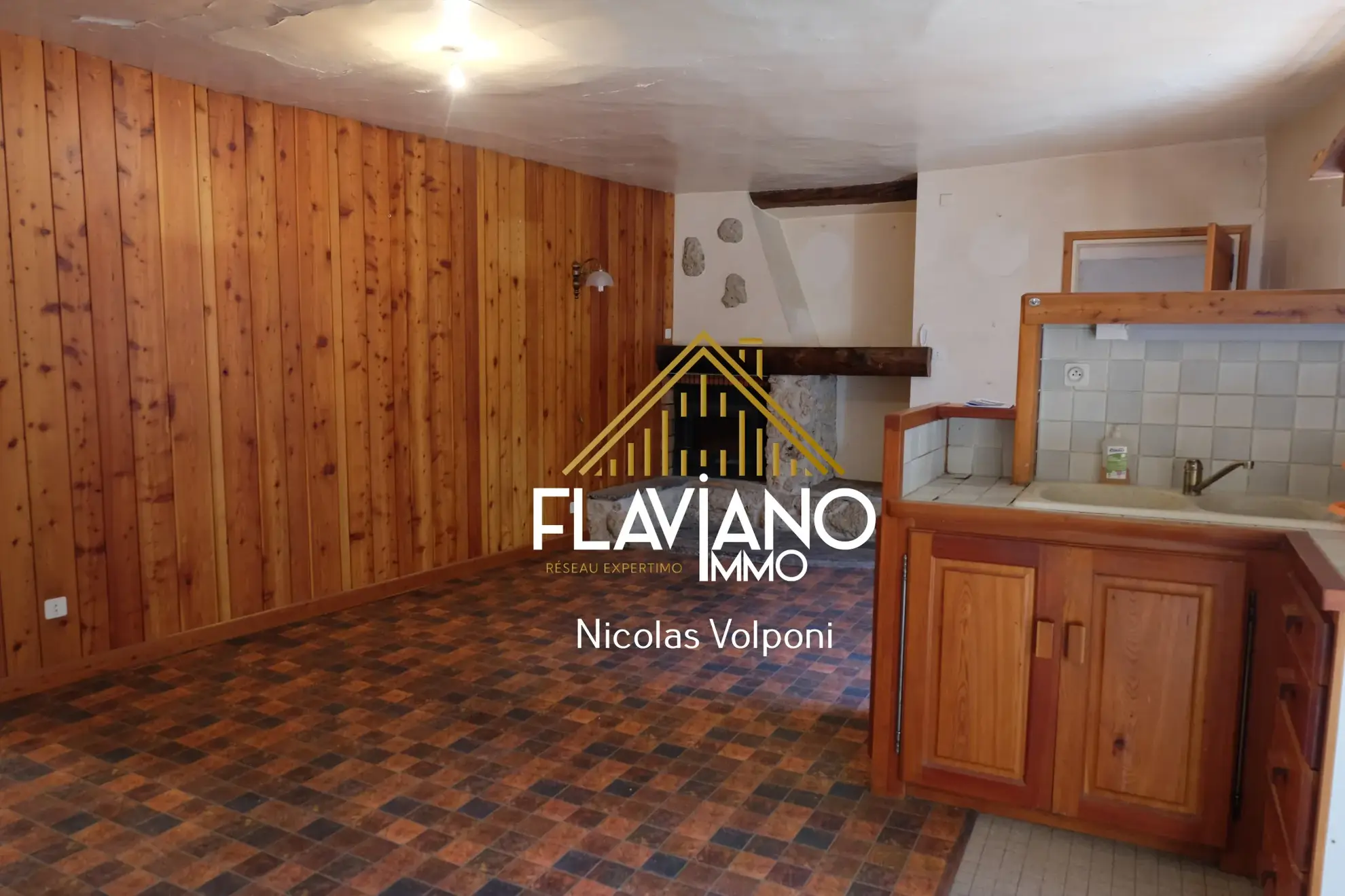 Appartement 152 m² à rénover avec terrasse et terrain proche de Barcelonnette 